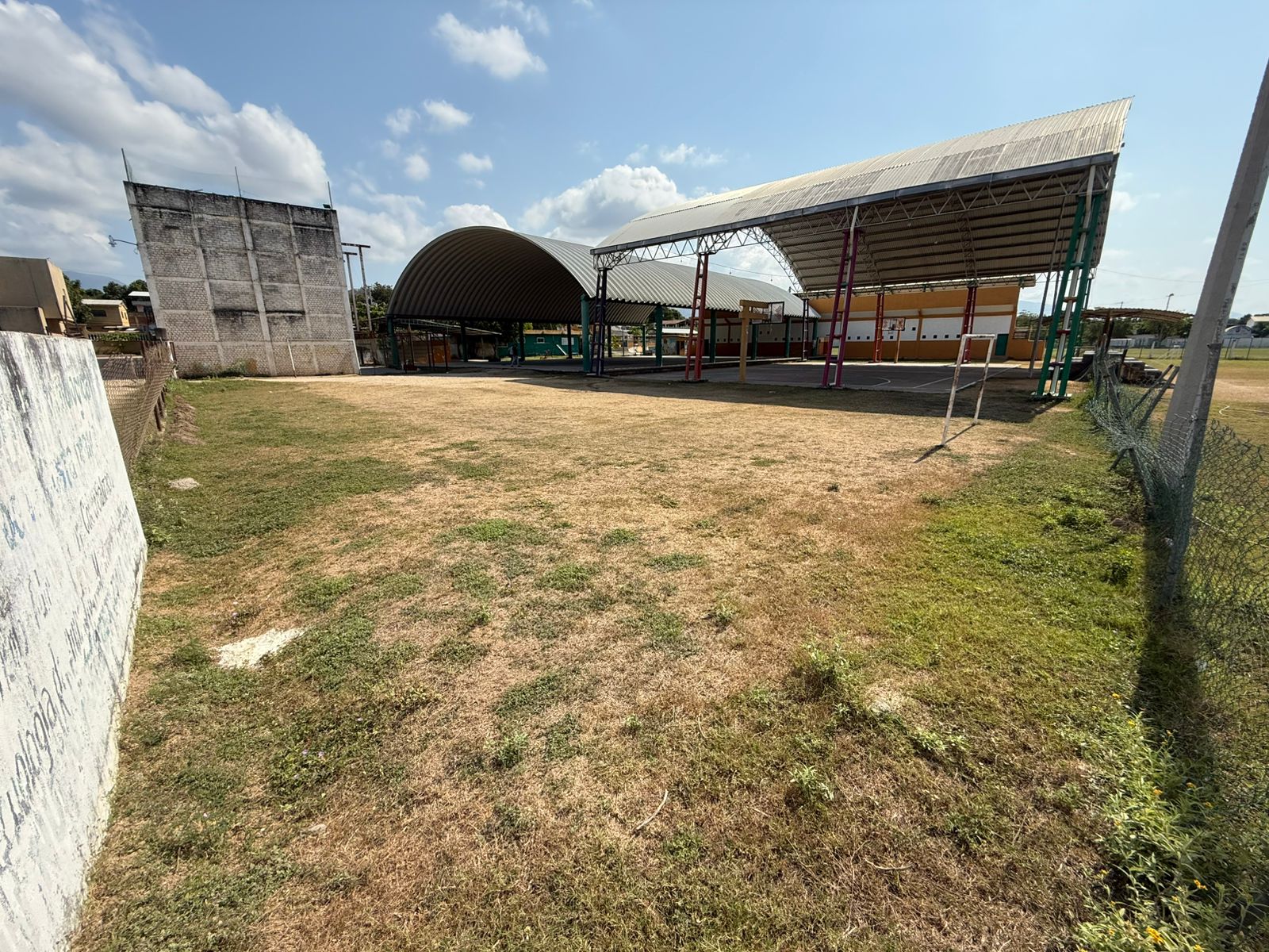 CONSTRUCCIÓN DE CANCHA FÚTBOL 5 EN UNIDAD DEPORTIVA EN PETATLÁN