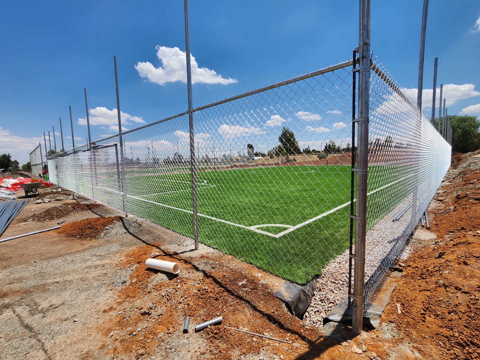 CONSTRUCCIÓN DE CANCHA FÚTBOL 5 EN UNIDAD DEPORTIVA GUADALUPE 2 EN GUADALUPE