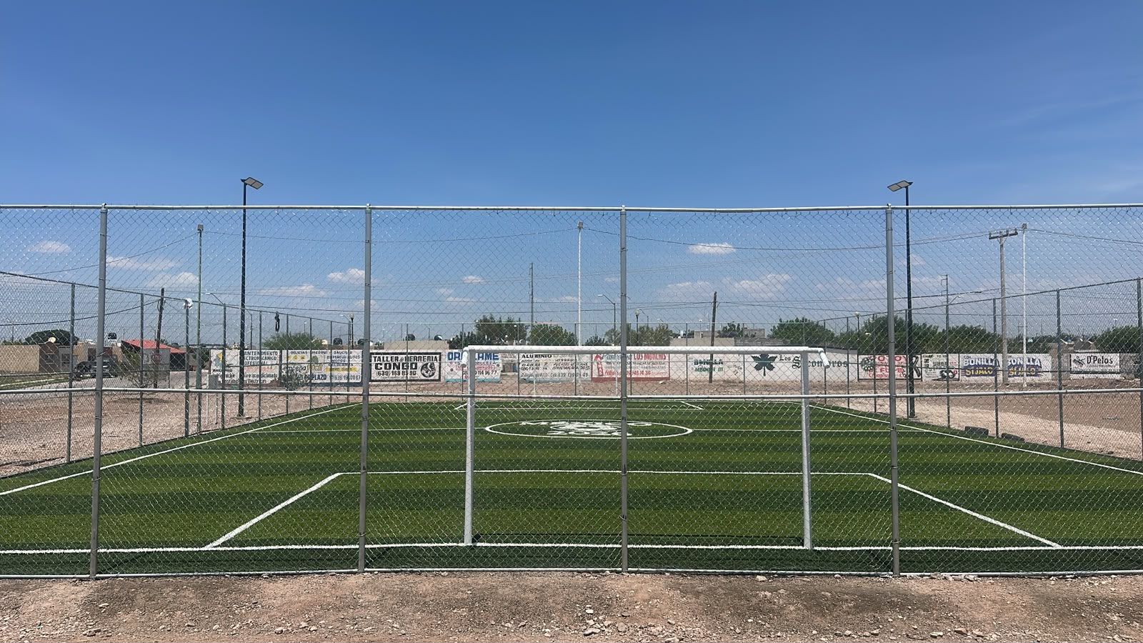 CONSTRUCCIÓN DE CANCHA DE FÚTBOL 5 EN UNIDAD DEPORTIVA Y DE ESPARCIMIENTOS FAMILIAR INCLUSIVO  POR AMOR A MEOQUI EN MEOQUI