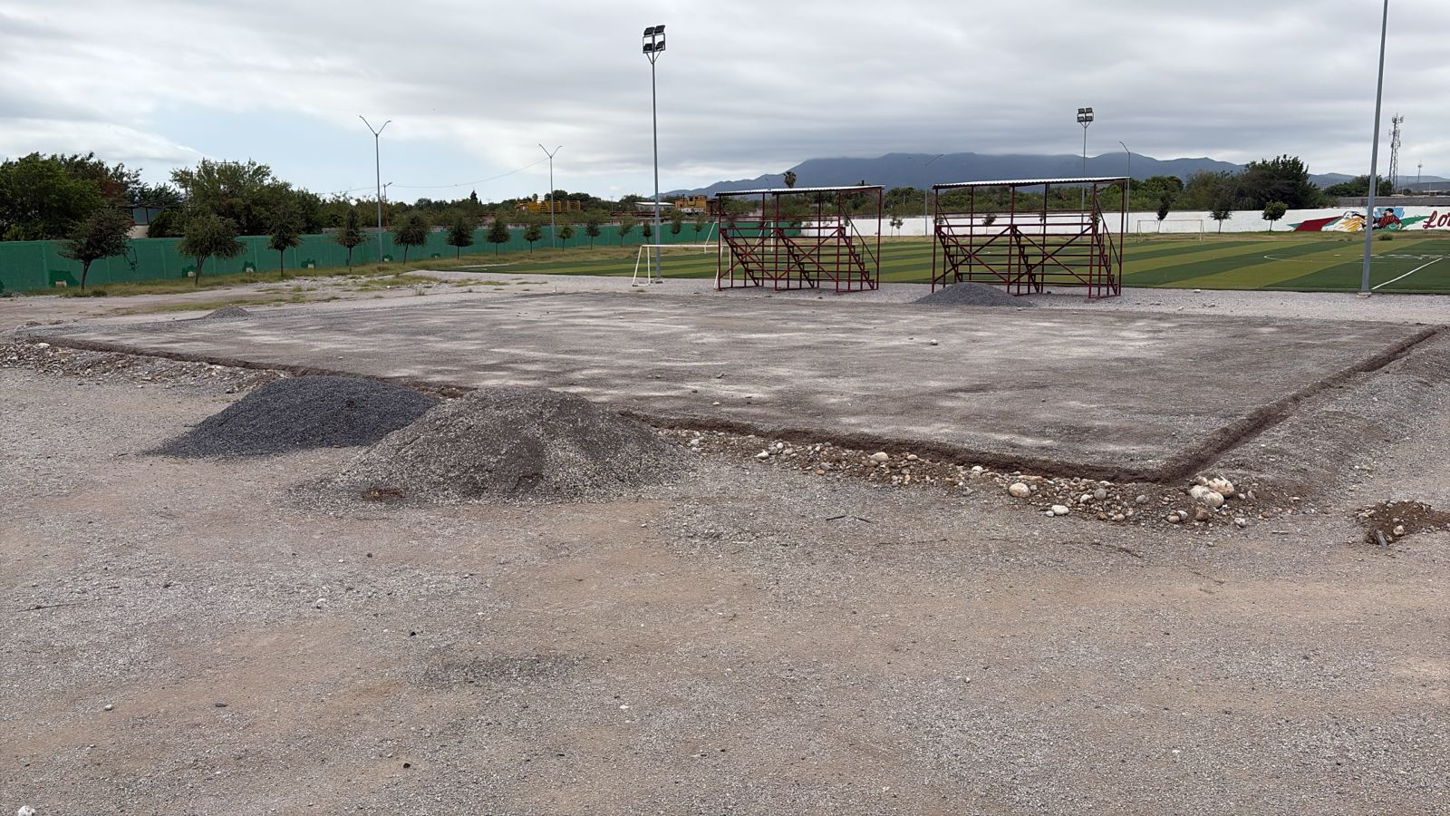 CONSTRUCCIÓN DE CANCHA FÚTBOL 5 EN UNIDAD DEPORTIVA LA CALZADA EN CUATRO CIÉNEGAS
