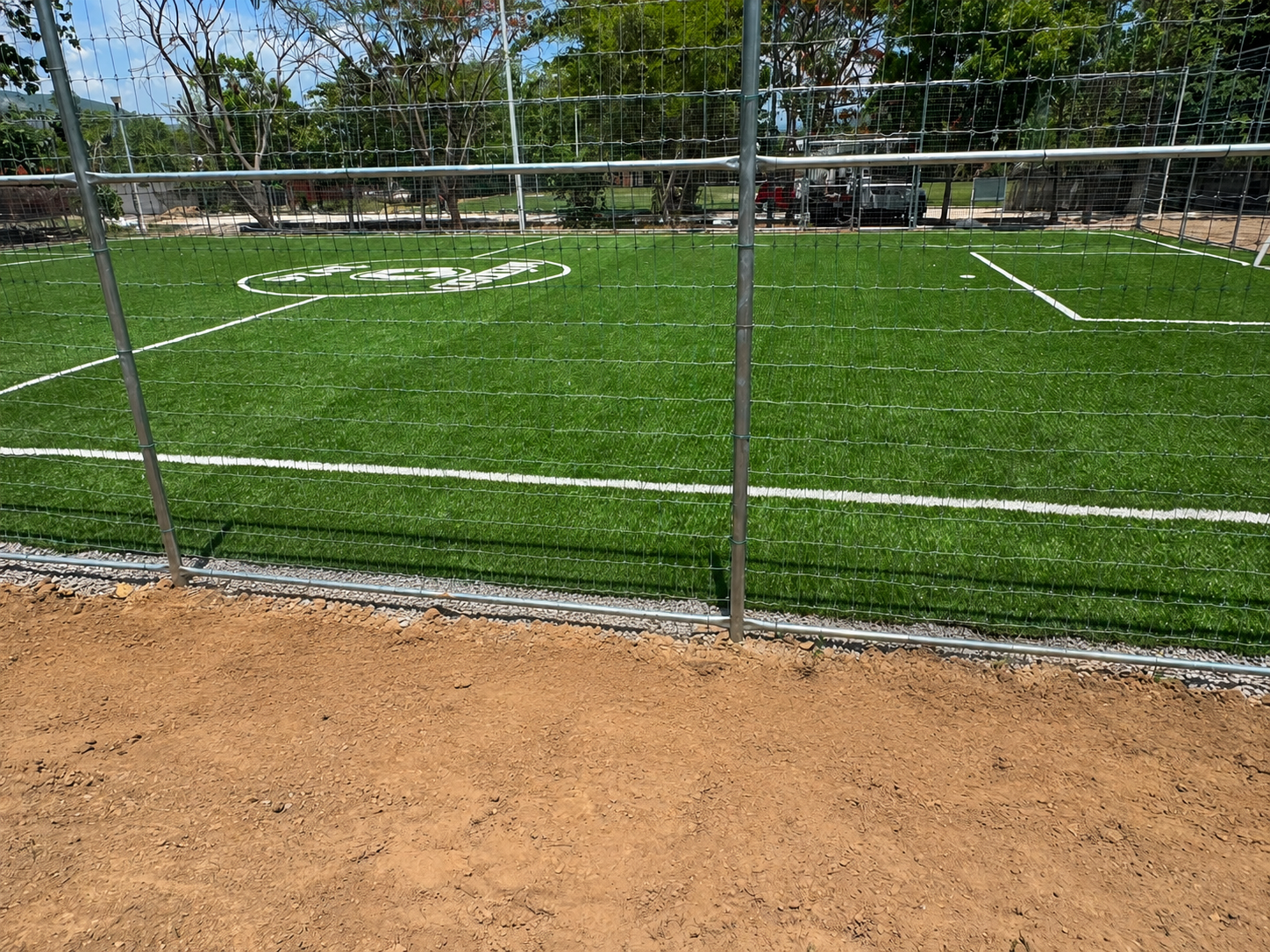 CONSTRUCCIÓN DE CANCHA FÚTBOL 5 EN UNIDAD DEPORTIVA PUEBLO JUÁREZ EN COQUIMATLÁN