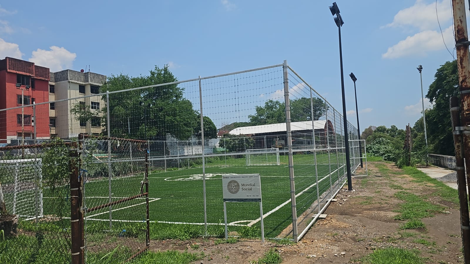 CONSTRUCCIÓN DE CANCHA FÚTBOL 5 EN EL MEZCALITO EN COLIMA