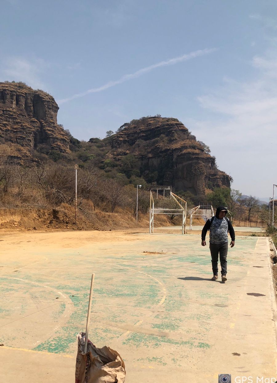 CONSTRUCCIÓN DE CANCHA FÚTBOL 5 EN SAN JOSÉ DE LOS LAURELES EN TLAYACAPAN