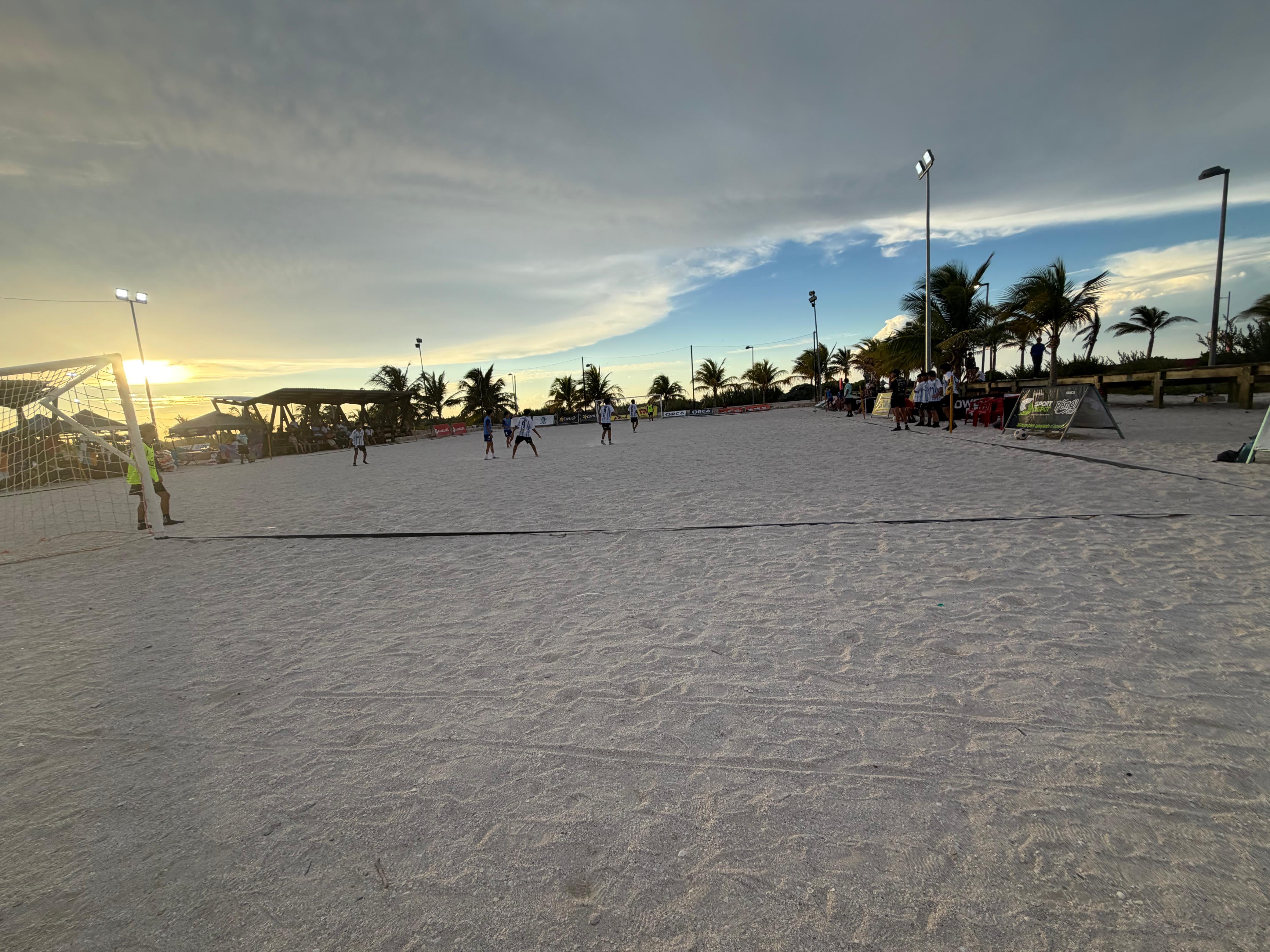 REHABILITACIÓN DE CANCHA DE FÚTBOL 7 ARENA EN EL MÓDULO DEPORTIVO BIBLIOTECA Y PLAZA CÍVICA CHUBURNÁ EN PROGRESO