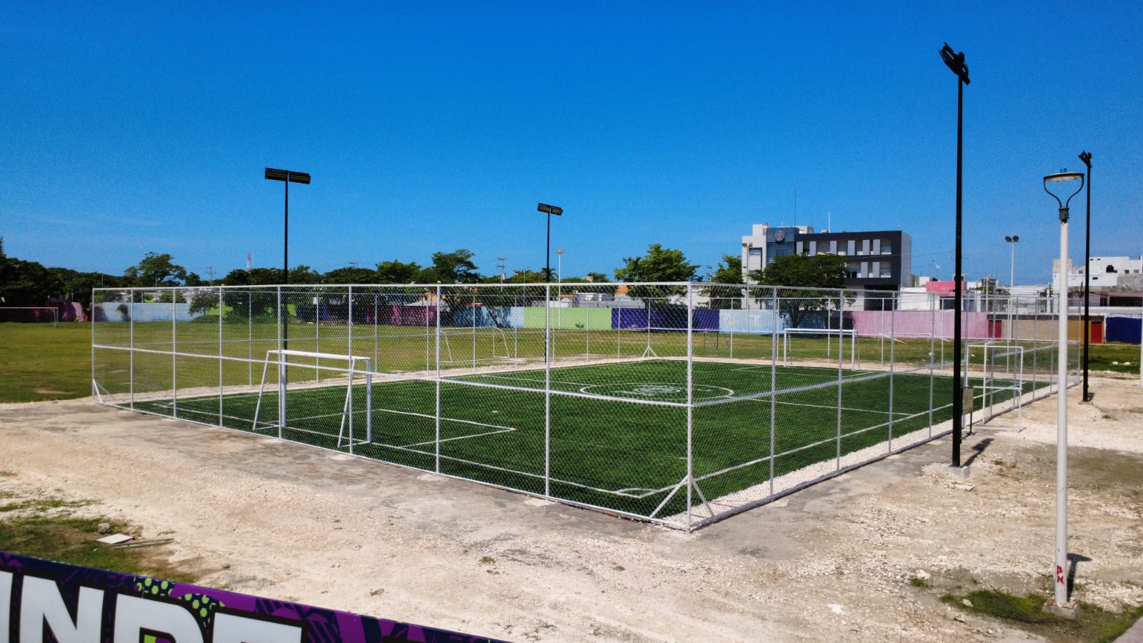 CONSTRUCCIÓN DE CANCHA DE FÚTBOL 5 EN LA UNIDAD DEPORTIVA 20 DE NOVIEMBRE EN CARMEN