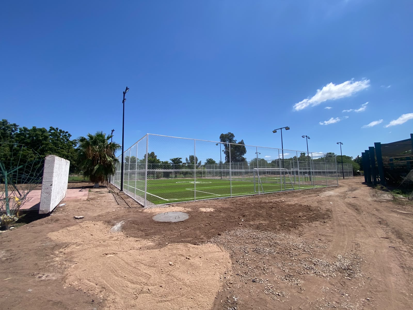CONSTRUCCIÓN DE CANCHA FÚTBOL 5 EN ETCHOJOA 1