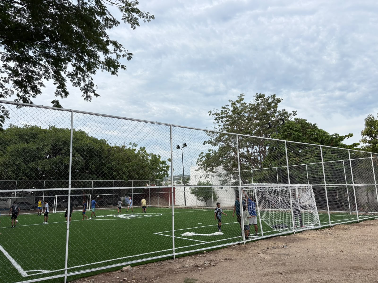 CONSTRUCCIÓN DE CANCHA FÚTBOL 5 EN NUEVO SALAHUA EN MANZANILLO
