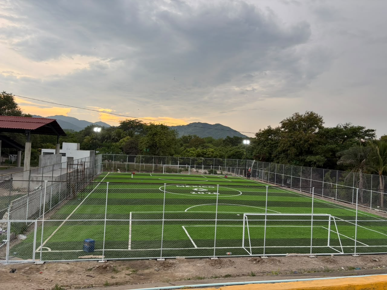 CONSTRUCCIÓN DE CANCHA FÚTBOL 7 EN SAN PEDRO TAPANATEPEC