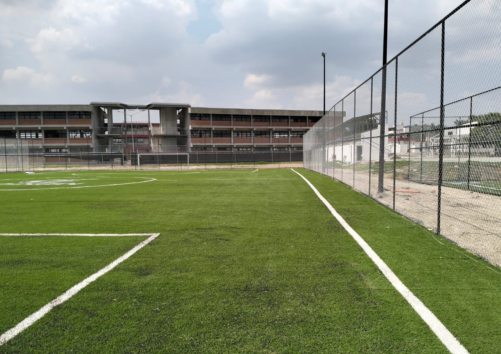 CONSTRUCCIÓN DE CANCHA FÚTBOL 7 EN EL SALTO 2