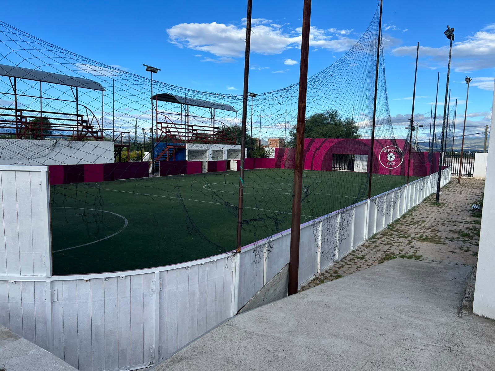 REHABILITACIÓN DE MULTICANCHA EN UNIDAD DEPORTIVA FUENTEZUELAS EN TEQUISQUIAPAN