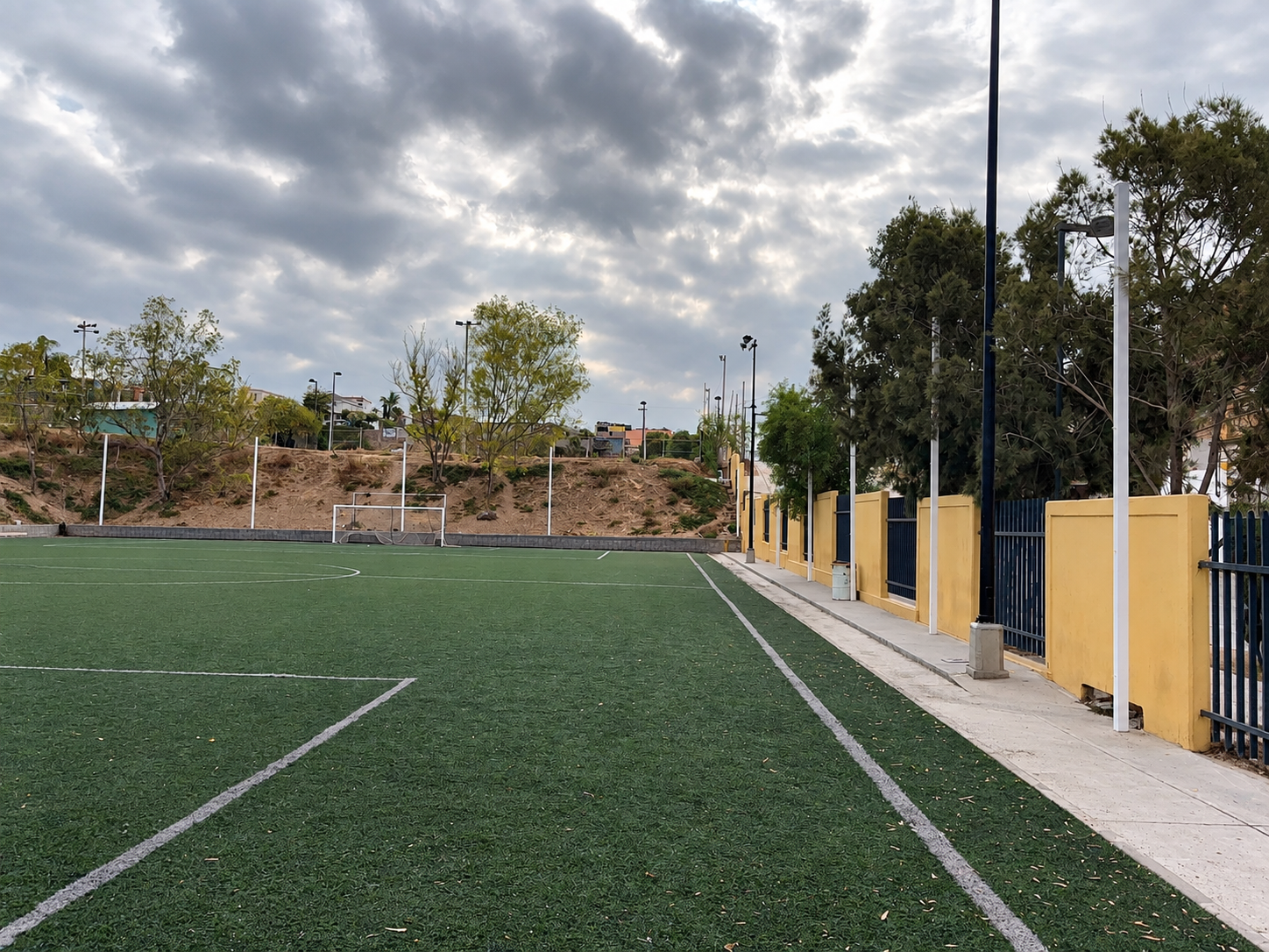 REHABILITACIÓN DE CANCHA FÚTBOL 7 EN MÓDULO DEPORTIVO EL COLOSO EN MEXICALI