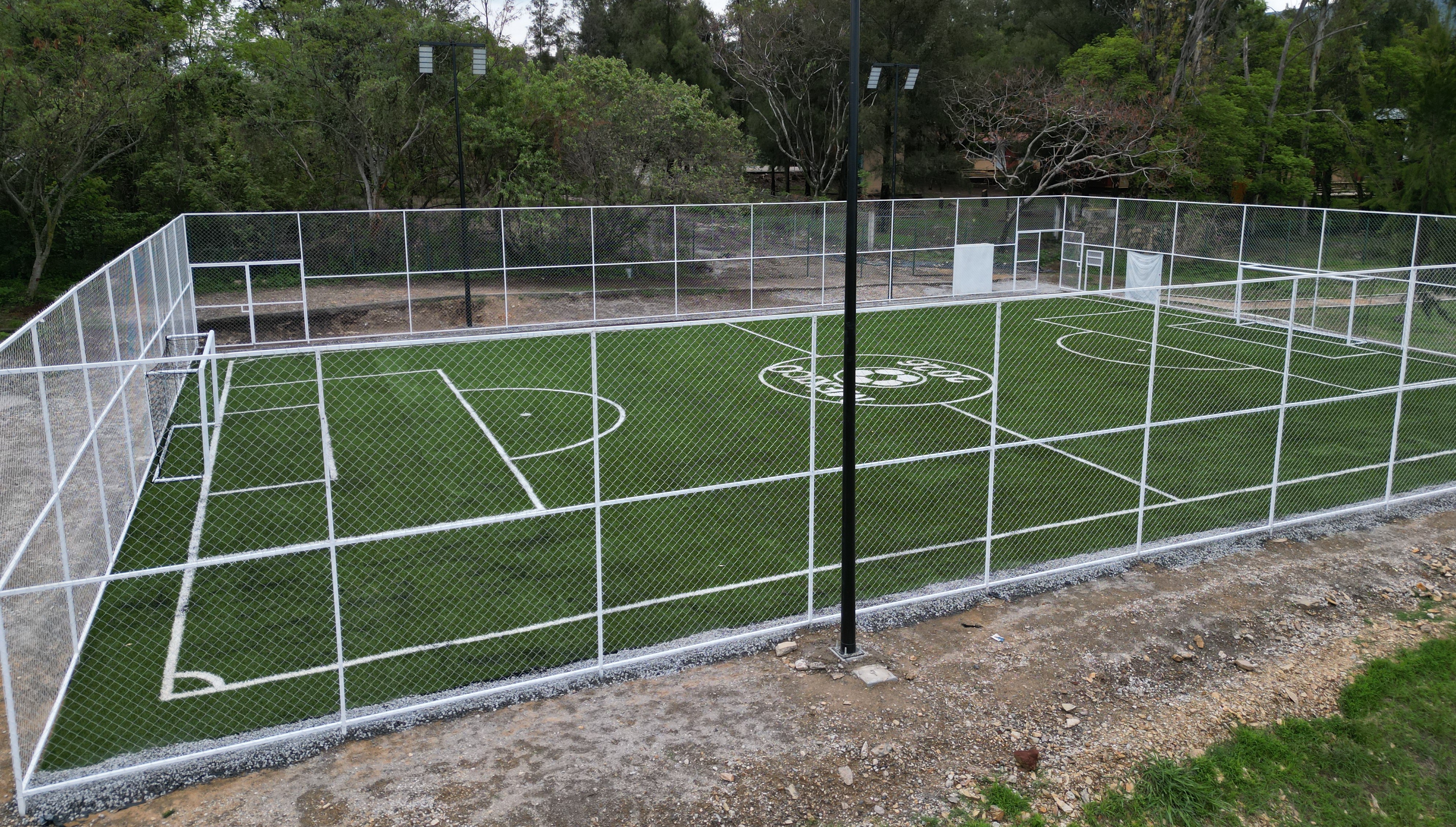 CONSTRUCCIÓN DE CANCHA FÚTBOL 5 EN PLAZA ESTADO DE MÉXICO EN TONATICO