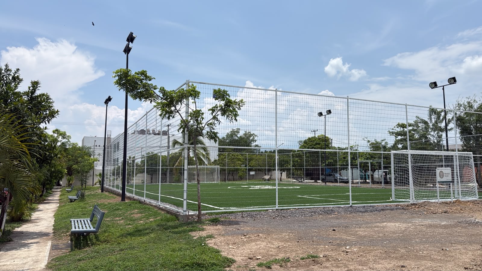 CONSTRUCCIÓN DE CANCHA FÚTBOL 5 EN RINCONADA DEL PEREIRA EN COLIMA