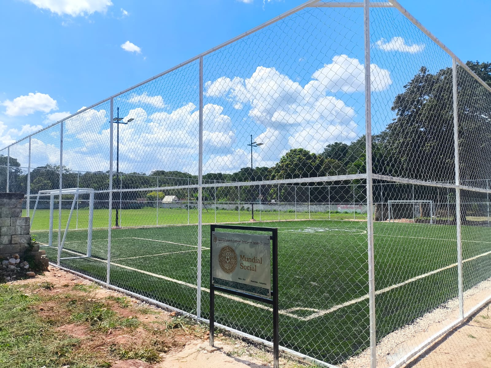 CONSTRUCCIÓN DE CANCHA DE FÚTBOL 5  EN LA CANCHA DEPORTIVA SEEBA AN BAAXAL EN HOPELCHEN