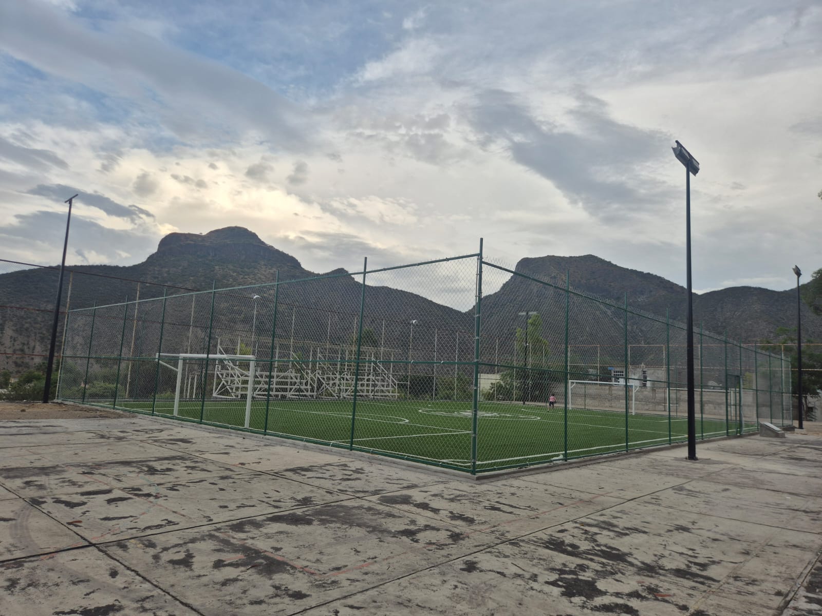 CONSTRUCCIÓN DE CANCHA DE FÚTBOL 5 EN LA UNIDAD DEPORTIVA DE PEÑAMILLER EN PEÑAMILLER