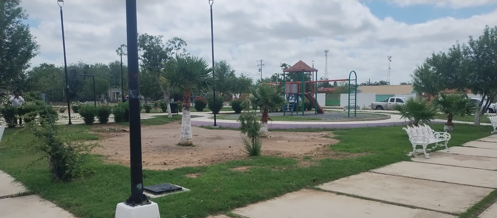 CONSTRUCCIÓN DE CANCHA DE FÚTBOL 5 EN PLAZA RUIZ CORTINES EN GUERRERO