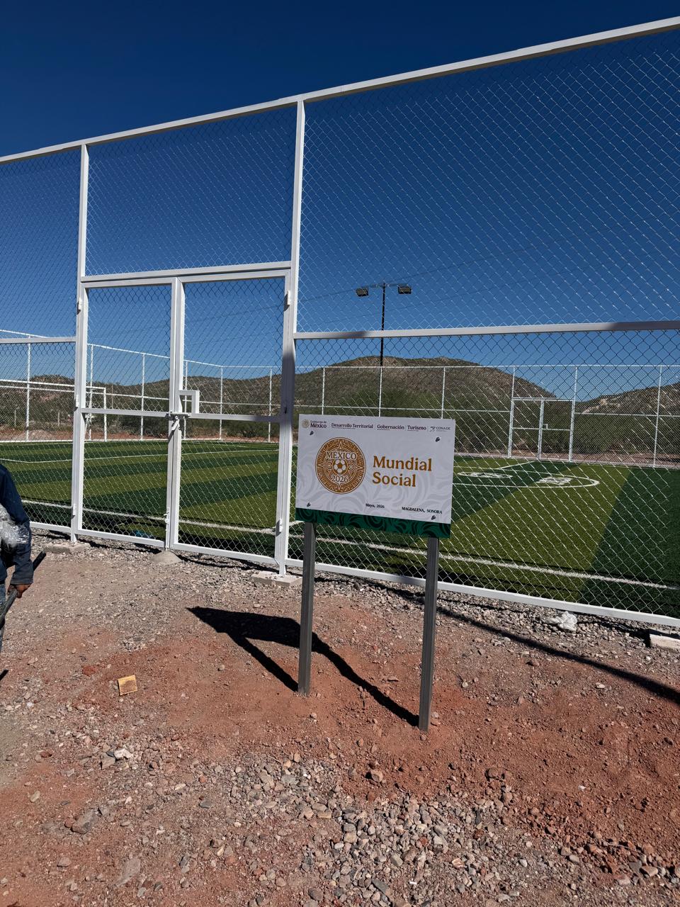 CONSTRUCCIÓN DE CANCHA FÚTBOL 5 EN EL CERRO EN MAGDALENA