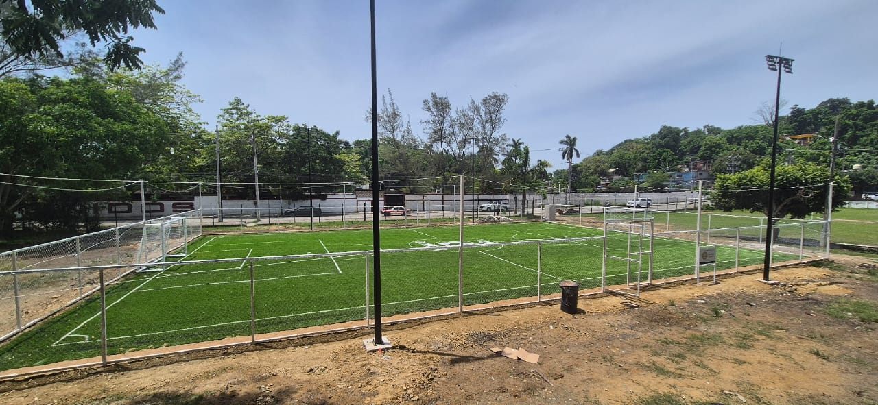 CONSTRUCCIÓN DE CANCHA DE FÚTBOL 5 EN CAMPO MARIO PRICHI BARRERA "EL RASTRO" EN TUXPAN