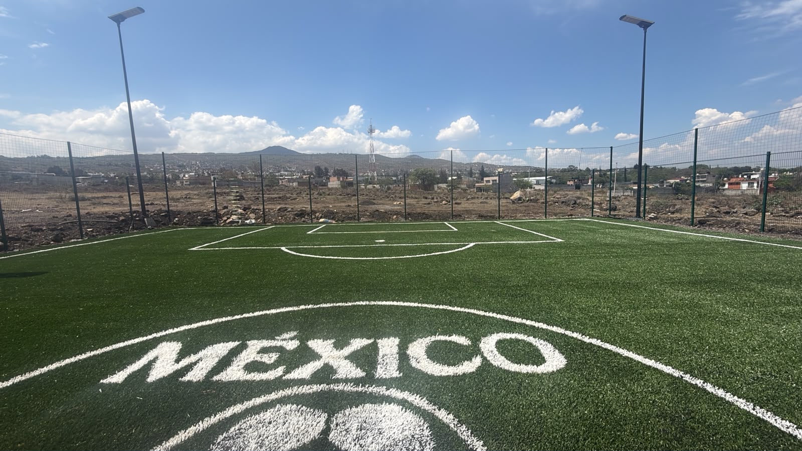 CONSTRUCCIÓN DE CANCHA FÚTBOL 5 EN SAN ISIDRO ITZICUARO EN MORELIA