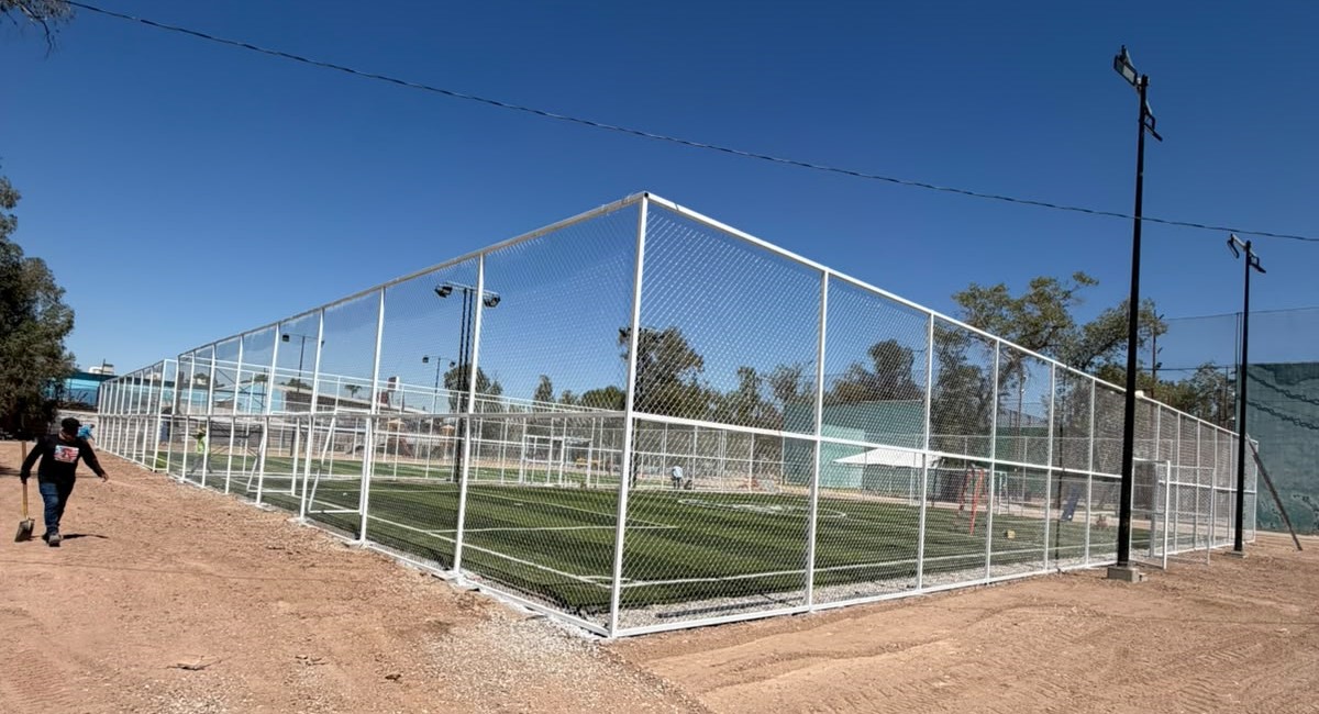 CONSTRUCCIÓN DE CANCHA FÚTBOL 5 EN CAMPOS DE FÚTBOL CINCO 01, CIUDAD DEPORTIVA MEXICALI EN MEXICALI