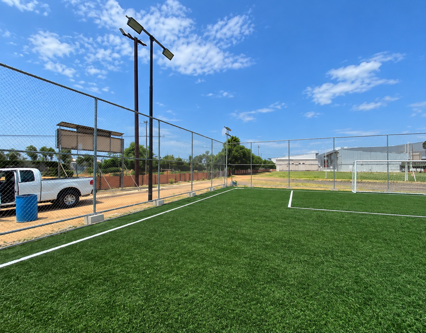CONSTRUCCIÓN DE CANCHA FÚTBOL 5 EN UNIDAD DEPORTIVA VALLE DORADO "RAÚL RAMÍREZ LOZANO" EN ENSENADA