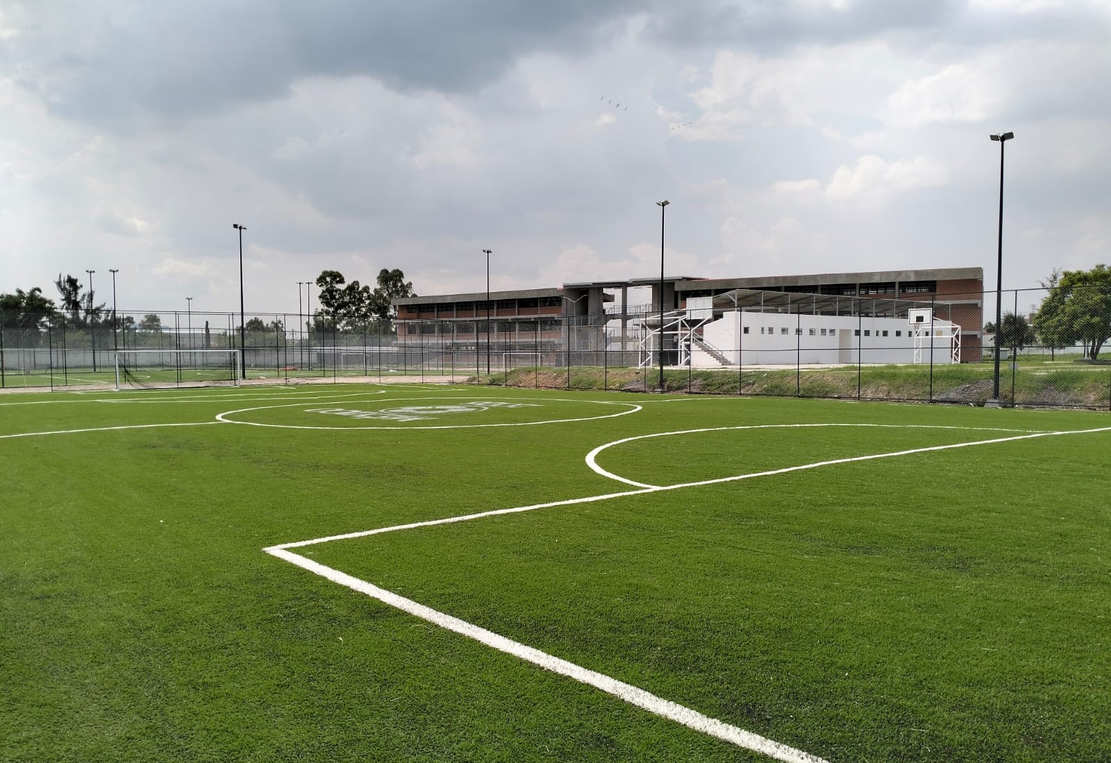 CONSTRUCCIÓN DE CANCHA FÚTBOL 7 EN EL SALTO 3