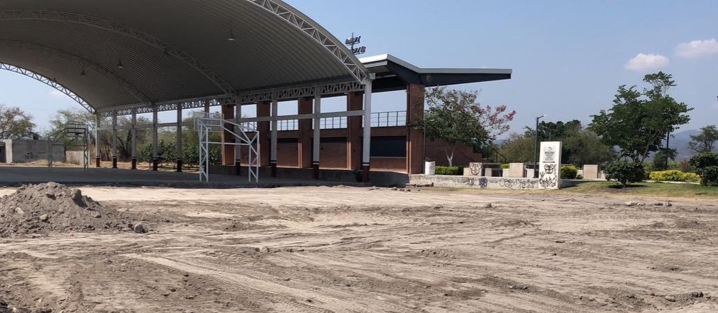 CONSTRUCCIÓN DE CANCHA FÚTBOL 5 EN UNIDAD DEPORTIVA EMILIANO ZAPATA EN AXOCHIAPAN