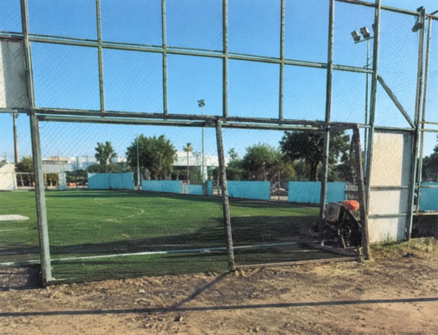 REHABILITACIÓN DE CANCHA FÚTBOL 5 EN POLIDEPORTIVO CANCHA 4 EN MEXICALI