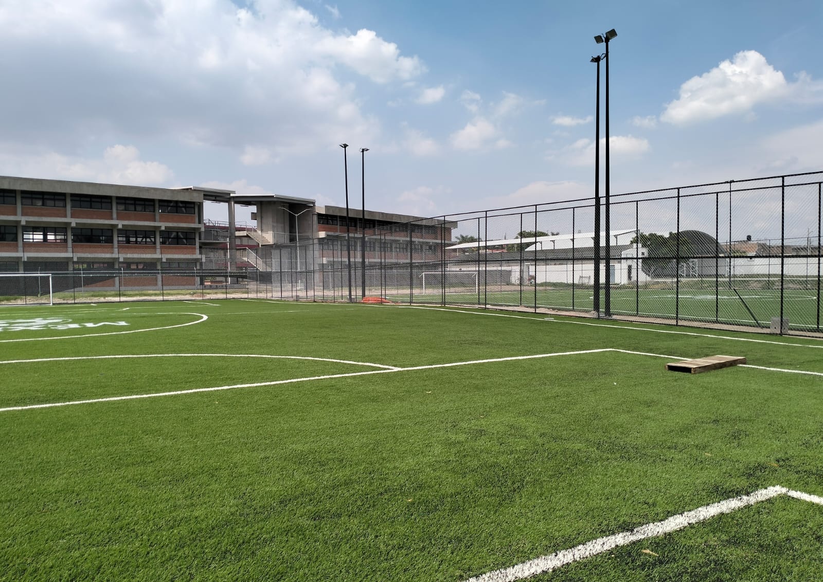 CONSTRUCCIÓN DE CANCHA FÚTBOL 7 EN EL SALTO 1