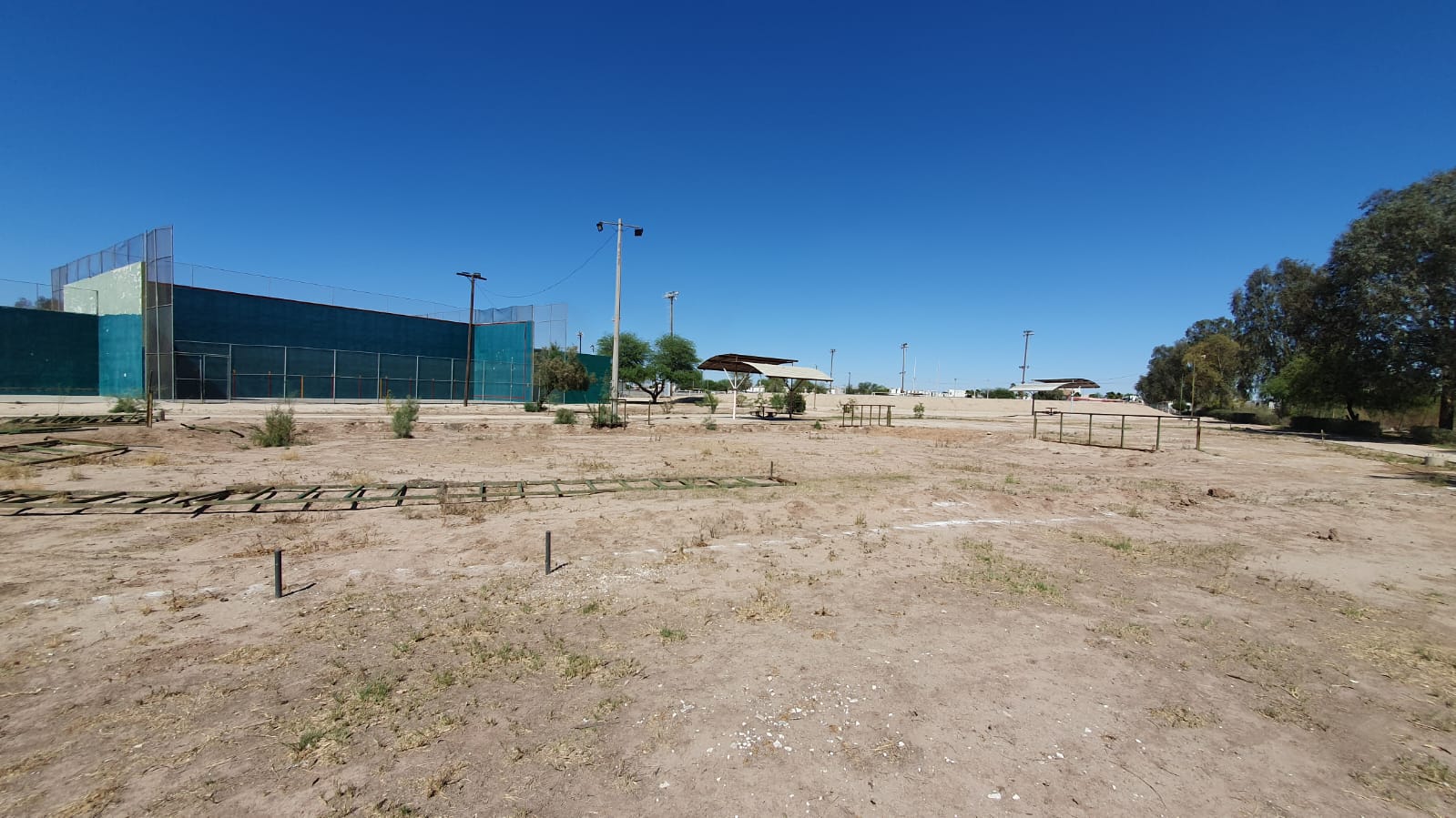 CONSTRUCCIÓN DE CANCHA FÚTBOL 5 EN PARQUE CENTENARIO EN MEXICALI