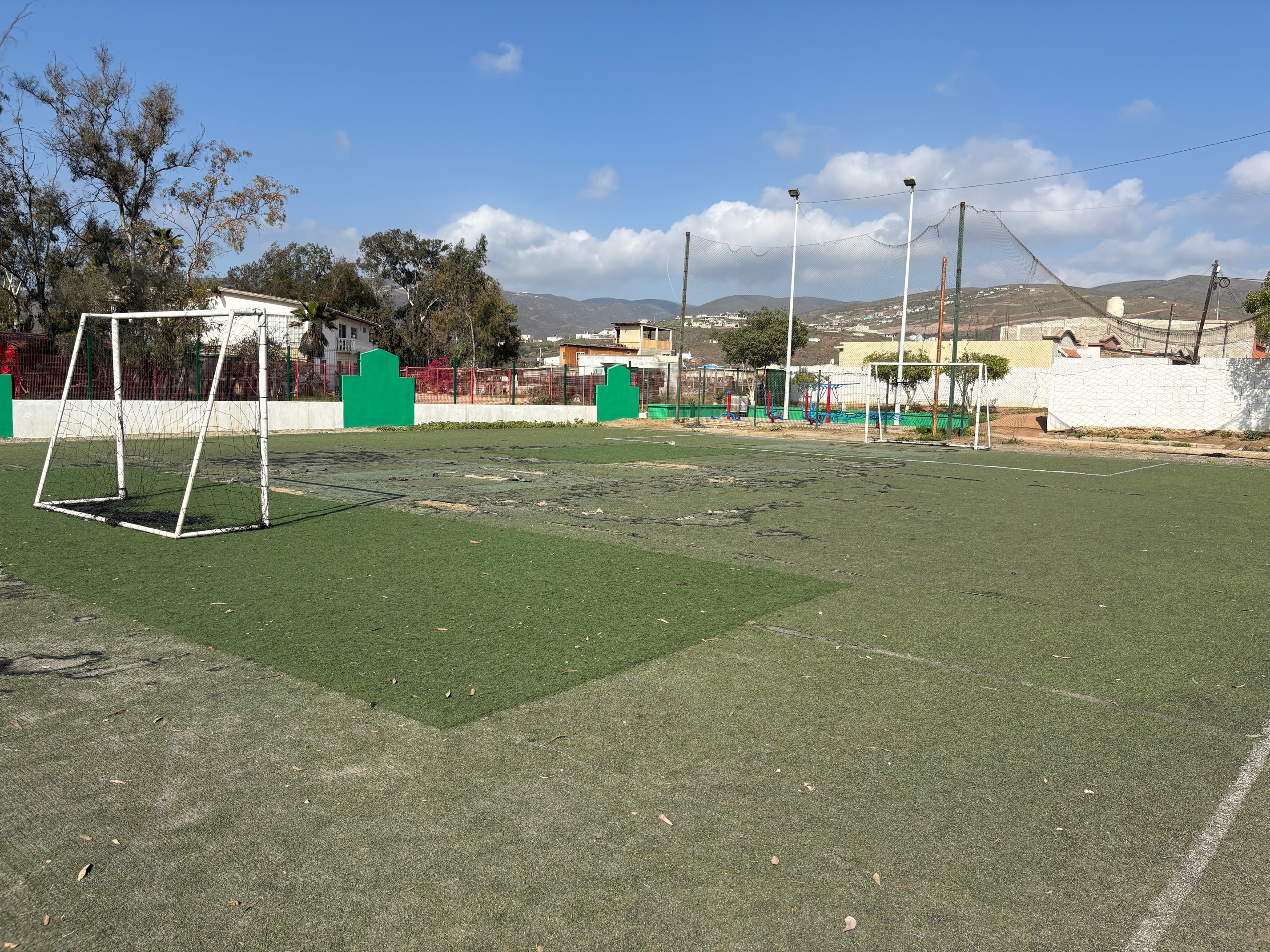 CONSTRUCCIÓN DE CANCHA FÚTBOL 5 EN "PARQUE DE LA ALEGRÍA" EN ENSENADA