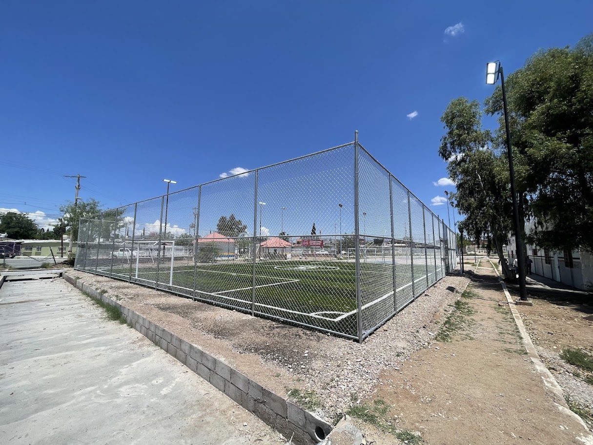 CONSTRUCCIÓN DE CANCHA DE FÚTBOL 5 EN LA VILLA EN CHIHUAHUA