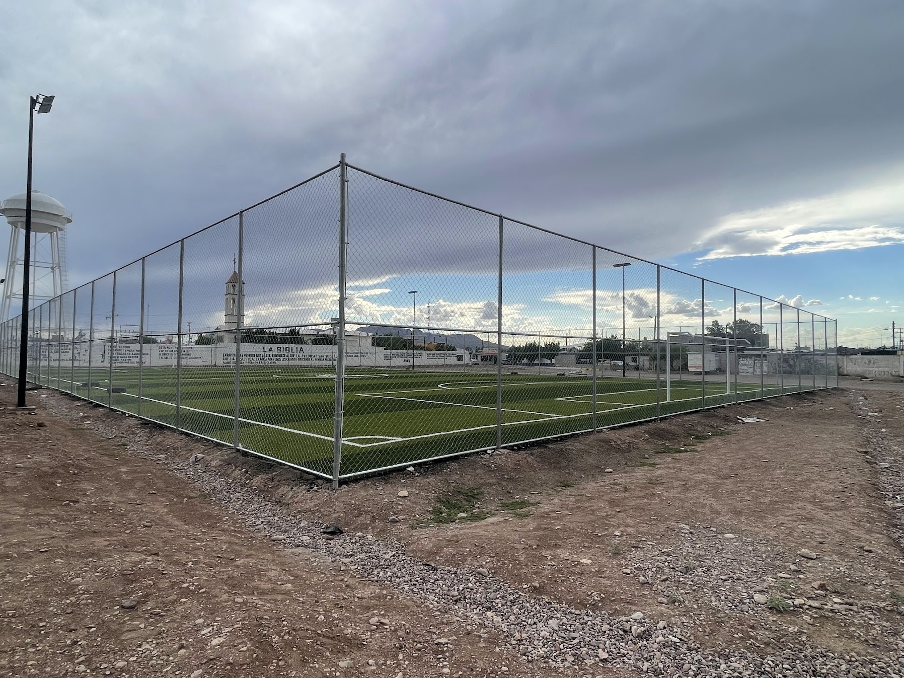 CONSTRUCCIÓN DE CANCHA DE FÚTBOL 11 EN UNIDAD DEPORTIVA SIGLO XXI EN JUÁREZ