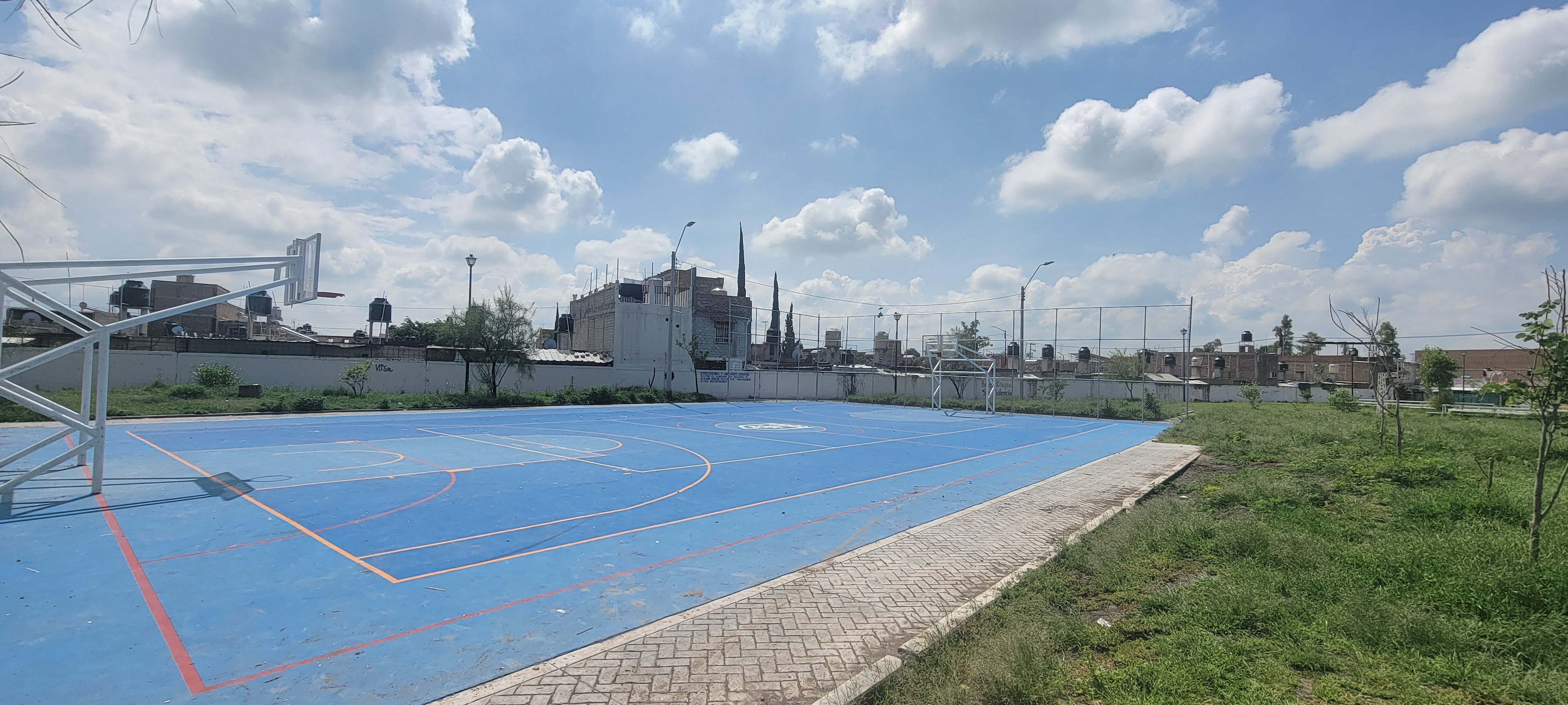 CANCHA EN EL ESPACIO PÚBLICO DE LA COLONIA REFUGIO DE SAN JOSÉ NORTE