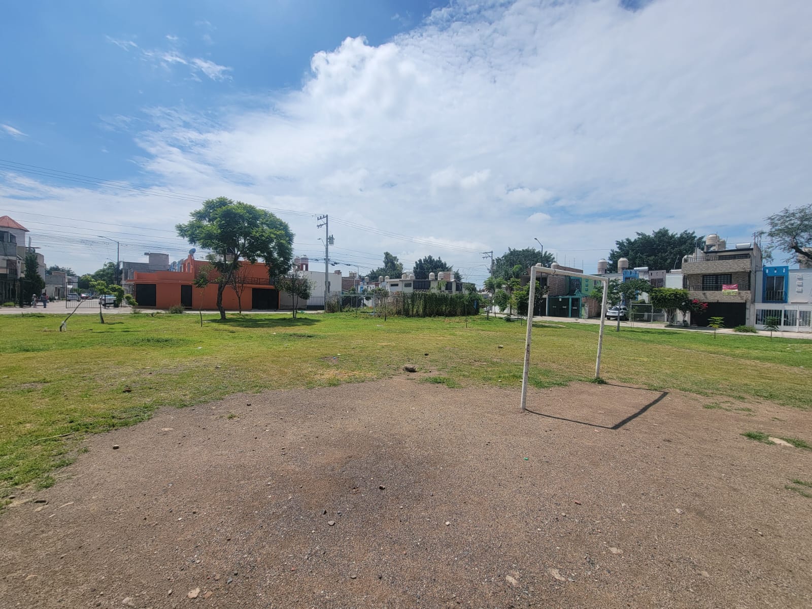 CANCHA EN EL PARQUE PÚBLICO PASEOS DEL MOLINO