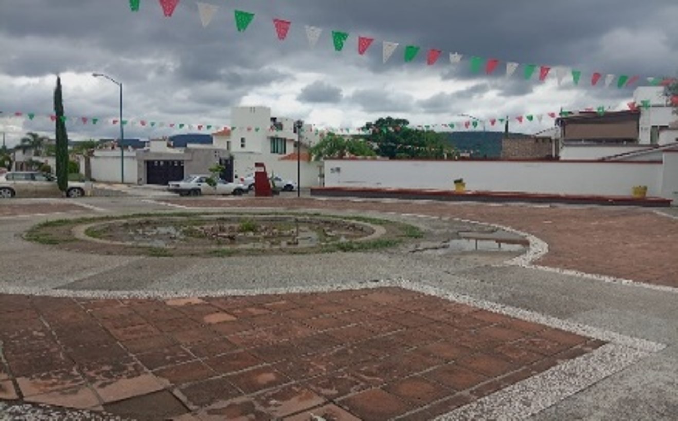 CANCHA DE USOS MÚLTIPLES EN EL FRACCIONAMIENTO CAMPO FUERTE