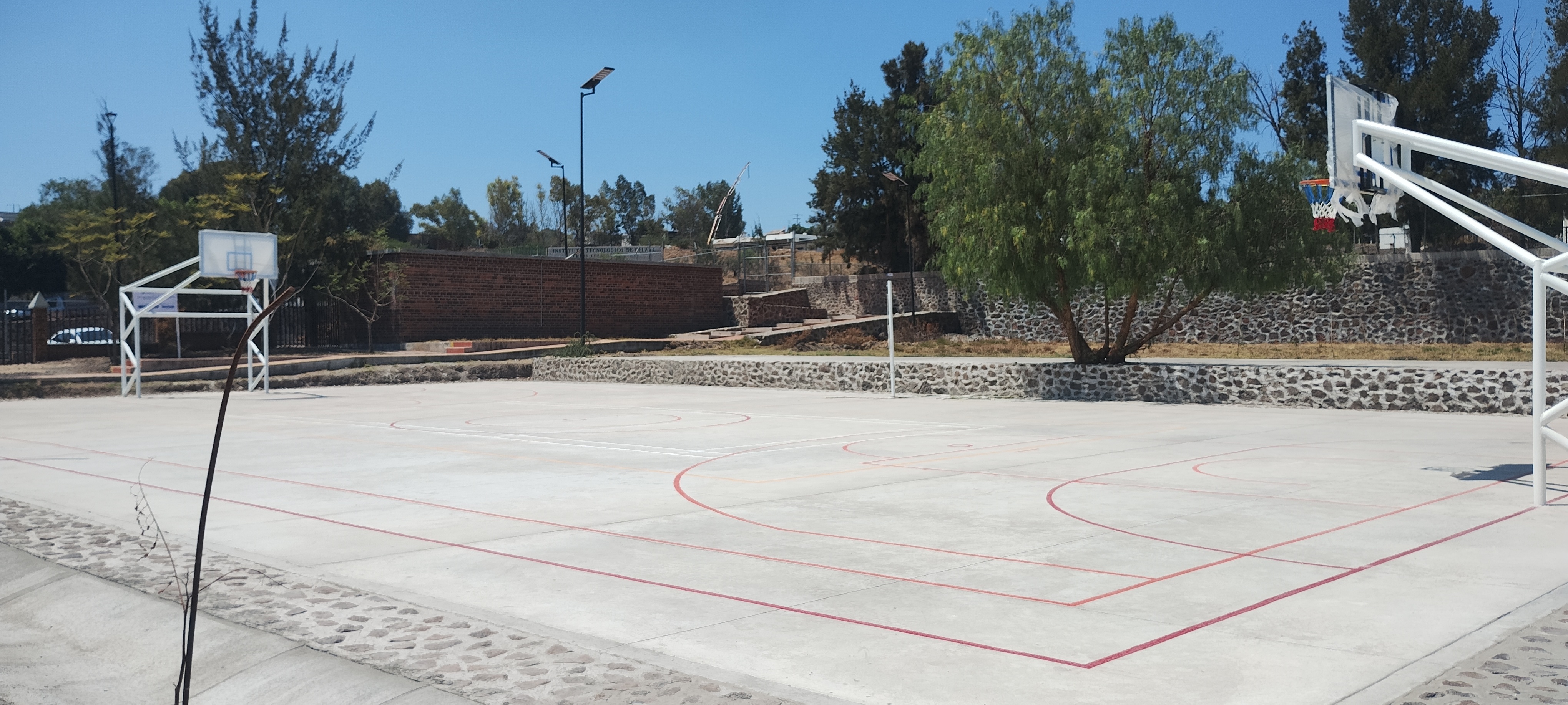 CANCHA EN EL CENTRO NUEVO COMIENZO LOMA BONITA