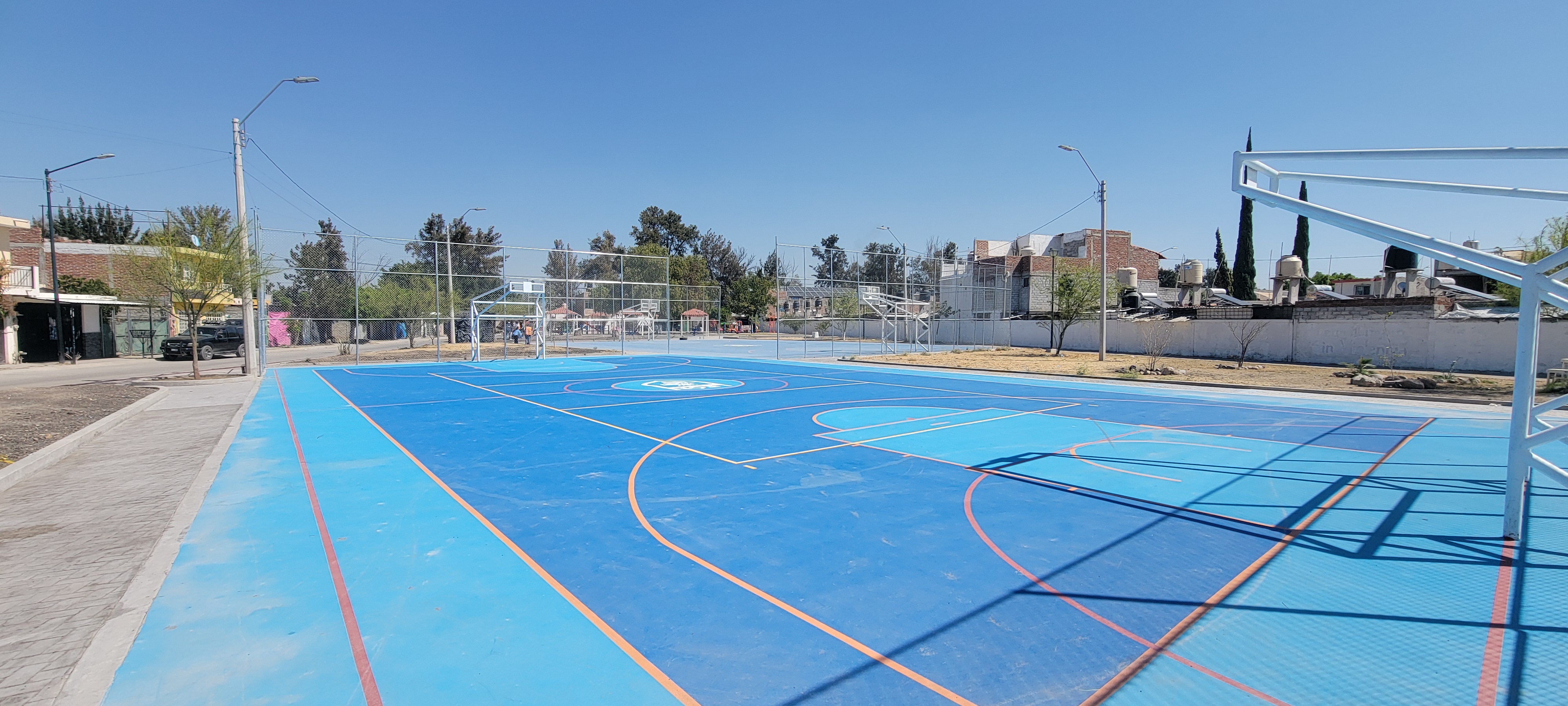 CANCHA EN EL ESPACIO PÚBLICO DE LA COLONIA REFUGIO DE SAN JOSÉ NORTE
