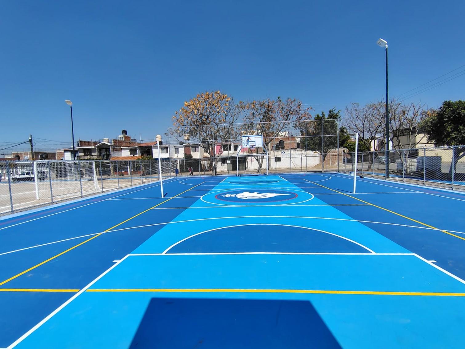 CANCHA EN EL PARQUE PÚBLICO PASEOS DEL MOLINO