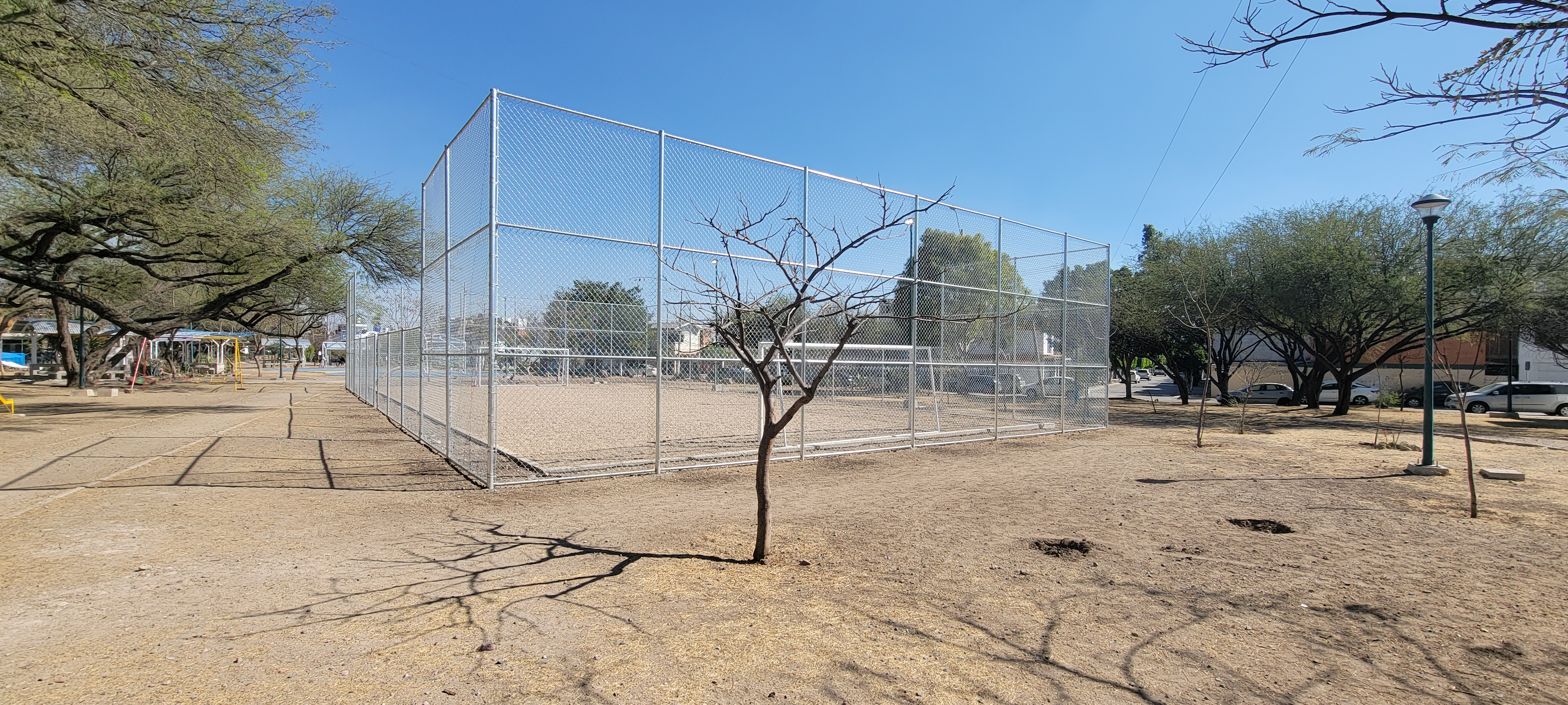 CANCHA EN EL PARQUE PÚBLICO DE LA COLONIA VALLE DE LAS TORRES
