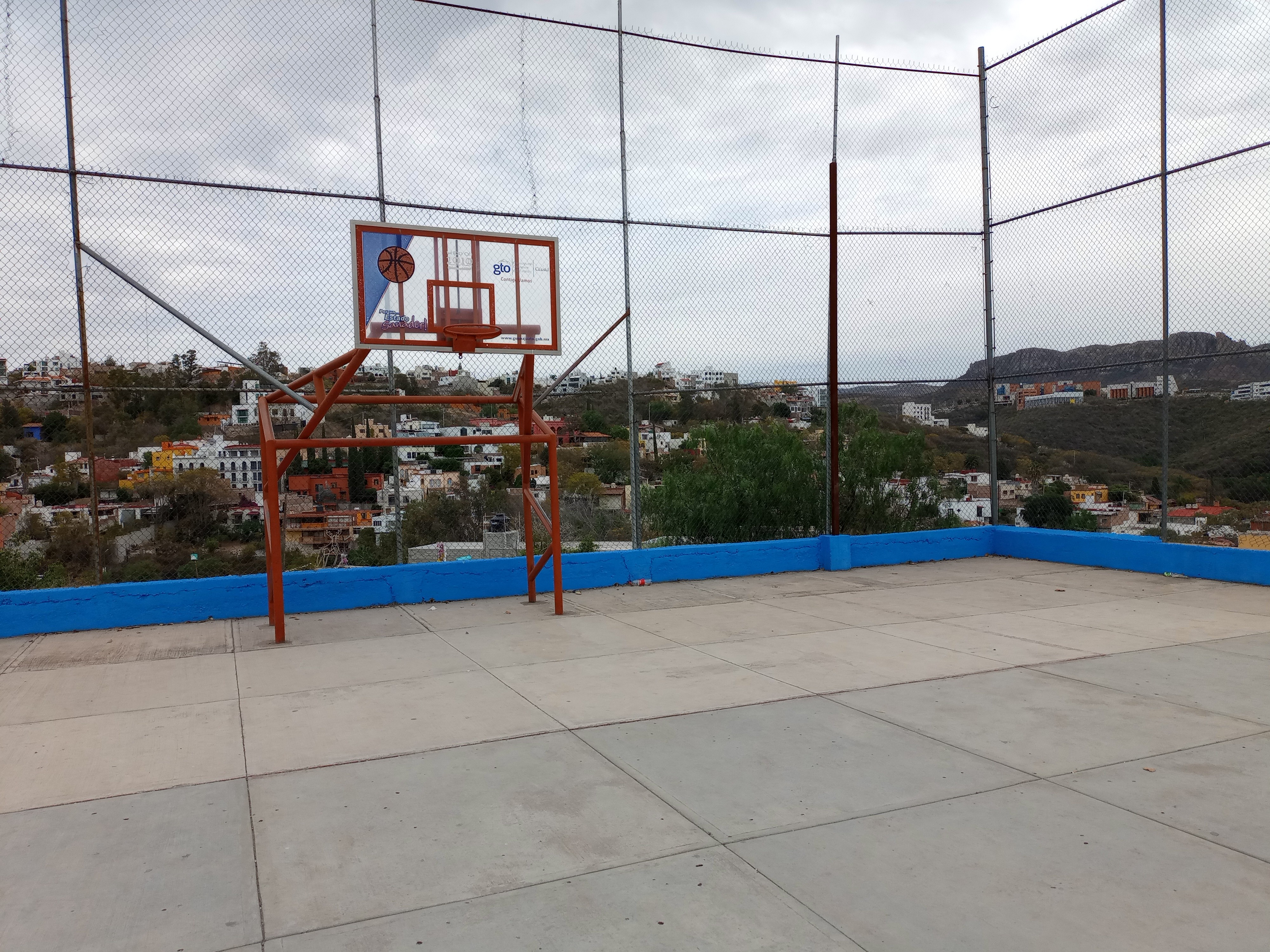 CANCHA MULTIDEPORTIVA EN EL EDÉN