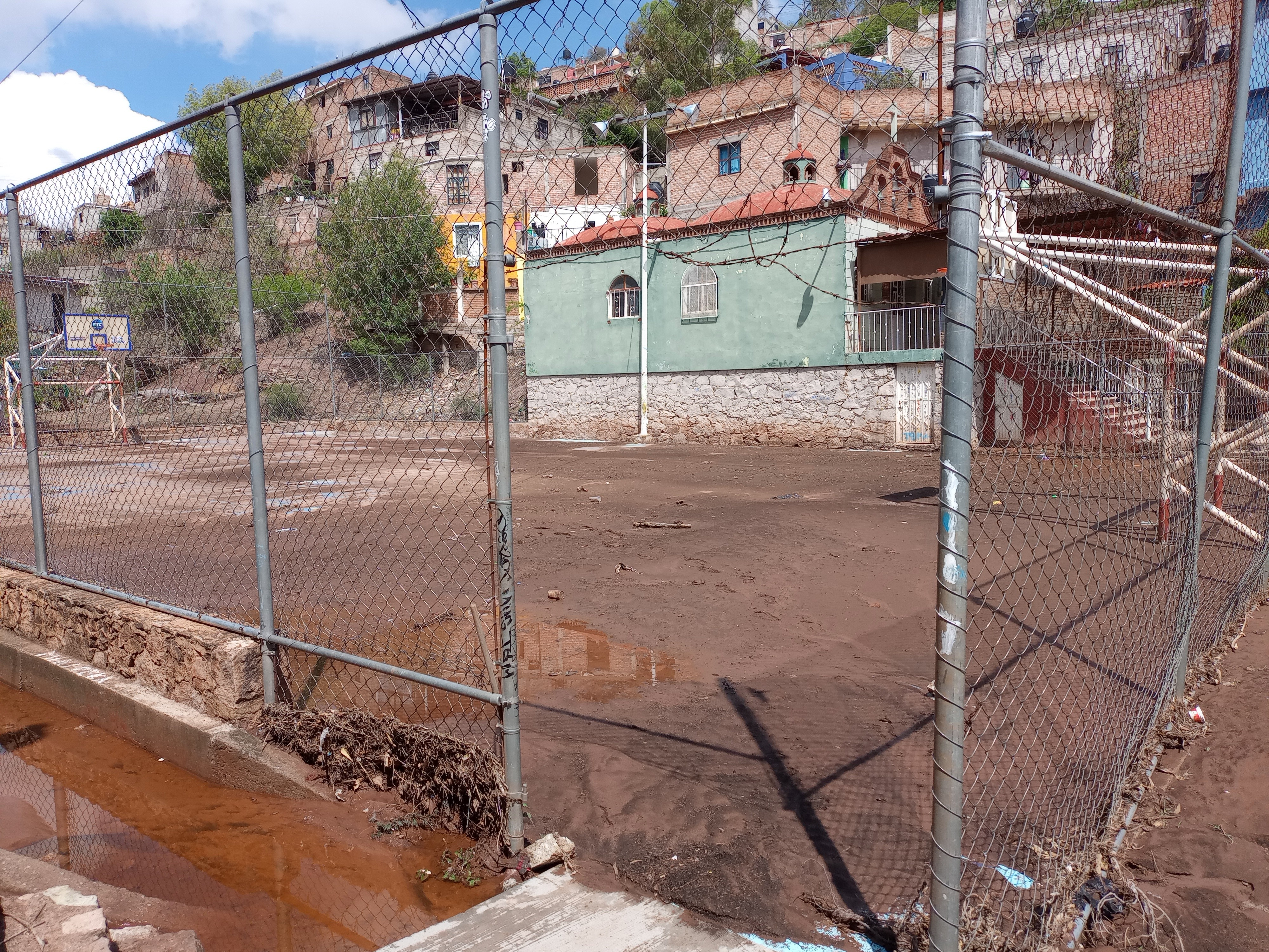 CANCHA MULTIDEPORTIVA EN PASEO DE LA PRESA