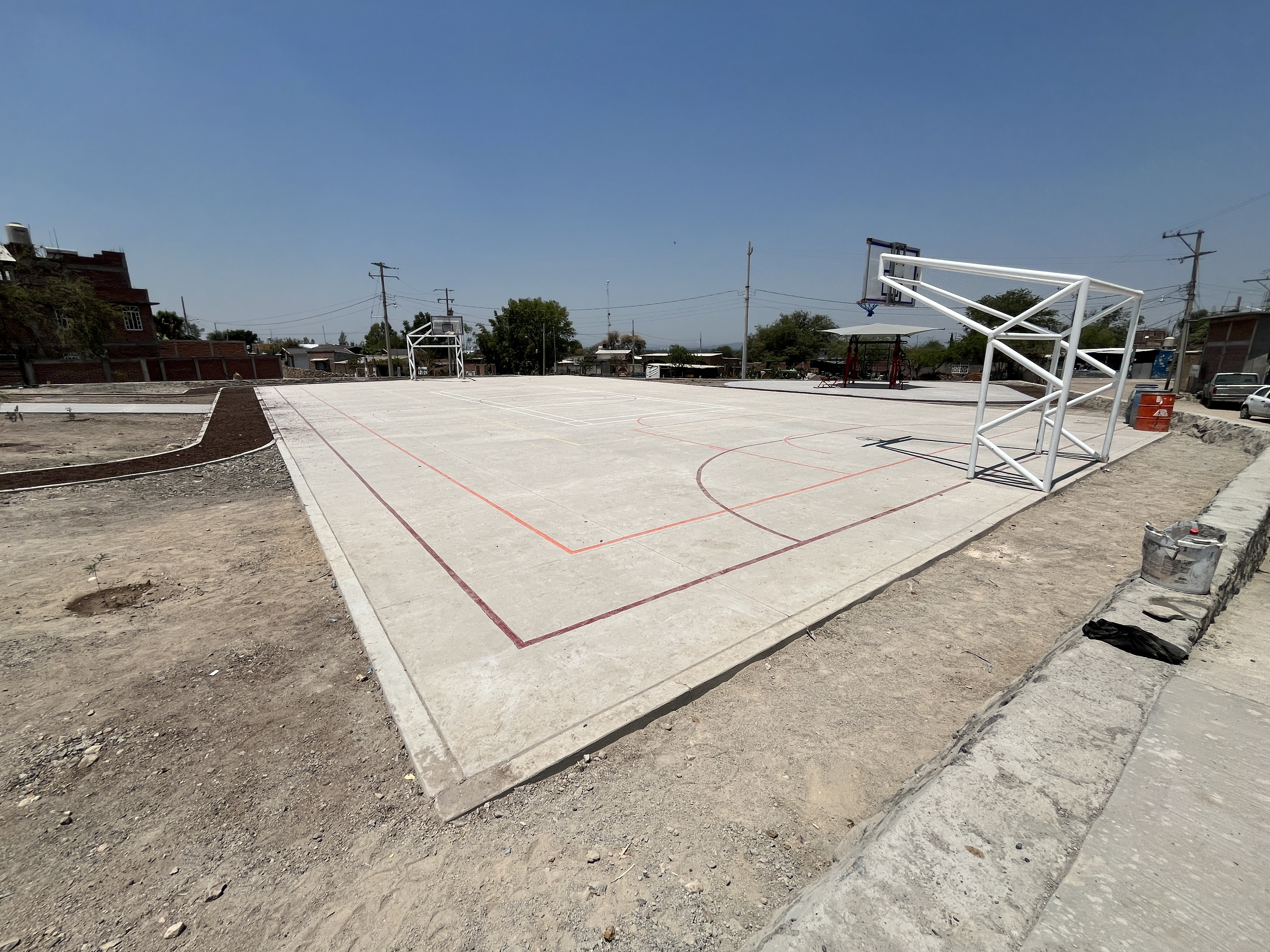 CANCHA DE USOS MÚLTIPLES  EN LA LOCALIDAD ARATZIPU