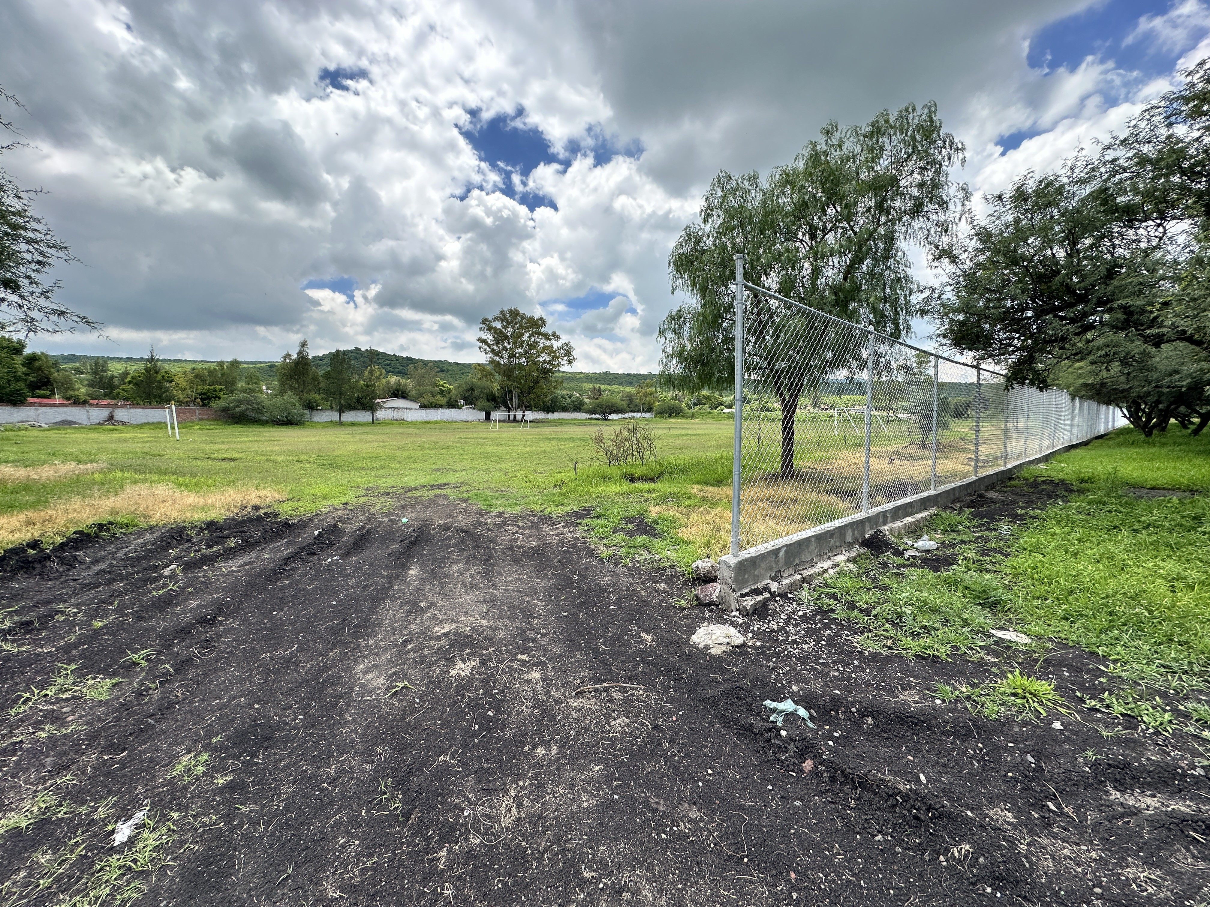 CANCHA EN LOCALIDAD SANTA ANA