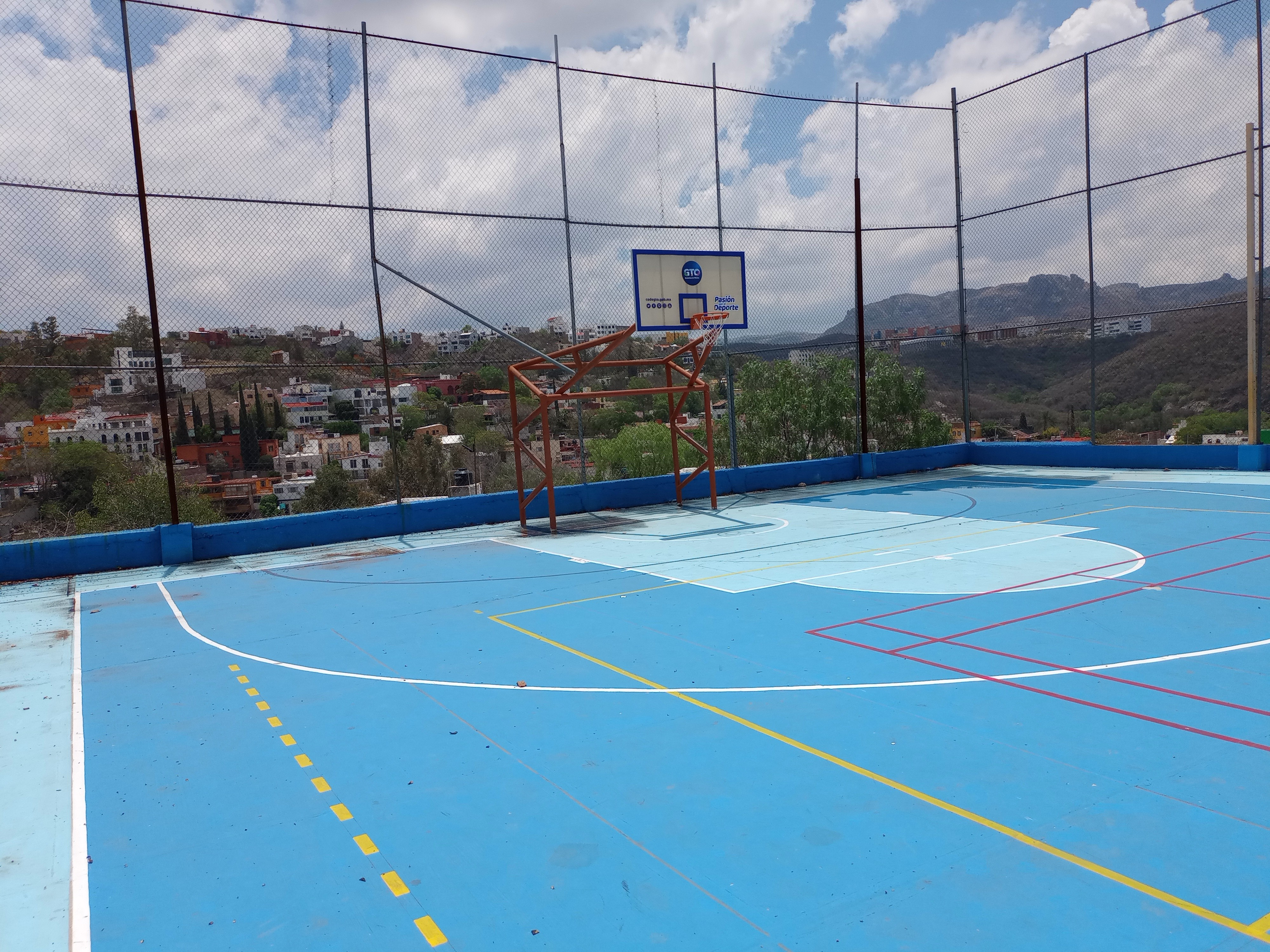 CANCHA MULTIDEPORTIVA EN EL EDÉN