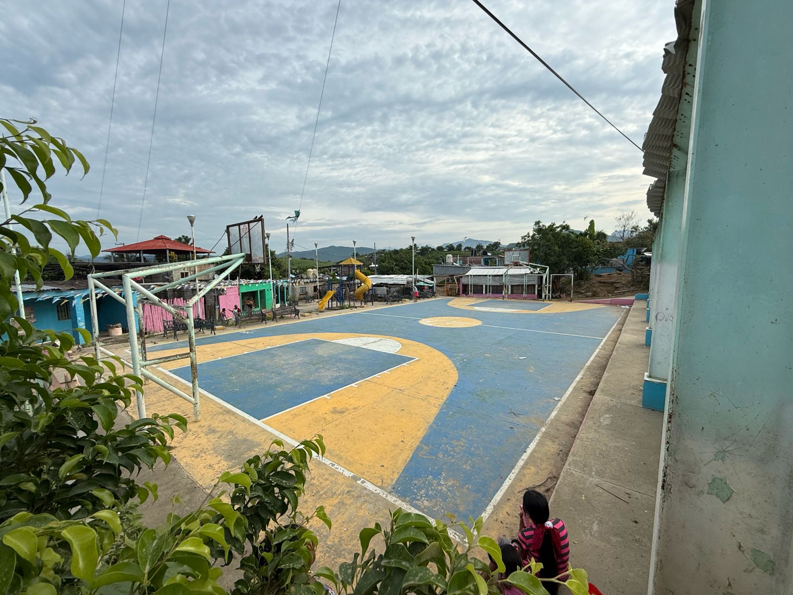 CANCHA DE FÚTBOL TIERRA Y LIBERTAD