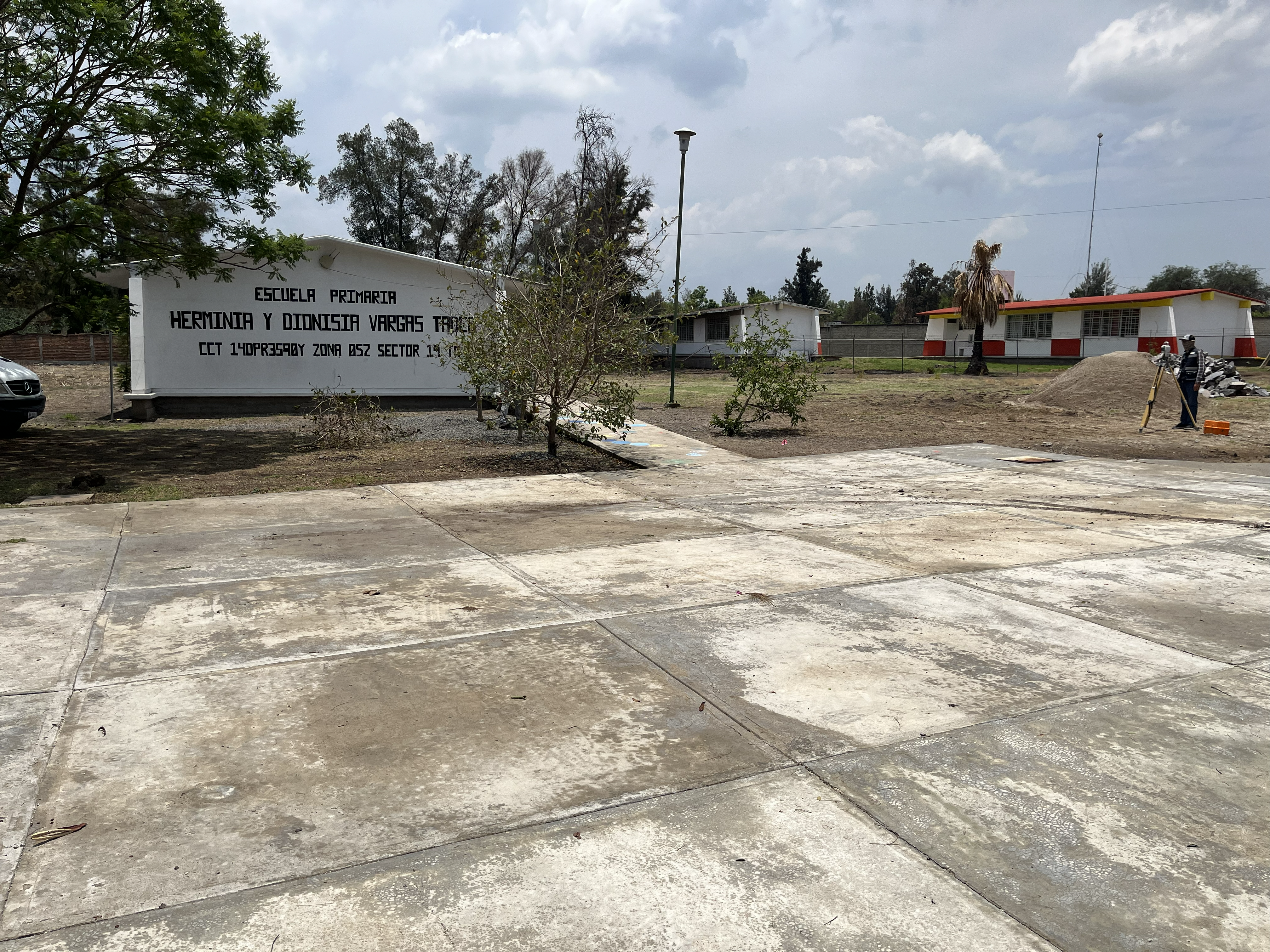 CANCHA EN PRIMARIA HERMINIA Y DIONISIA VARGAS C.C.T. 14DPR3590Y