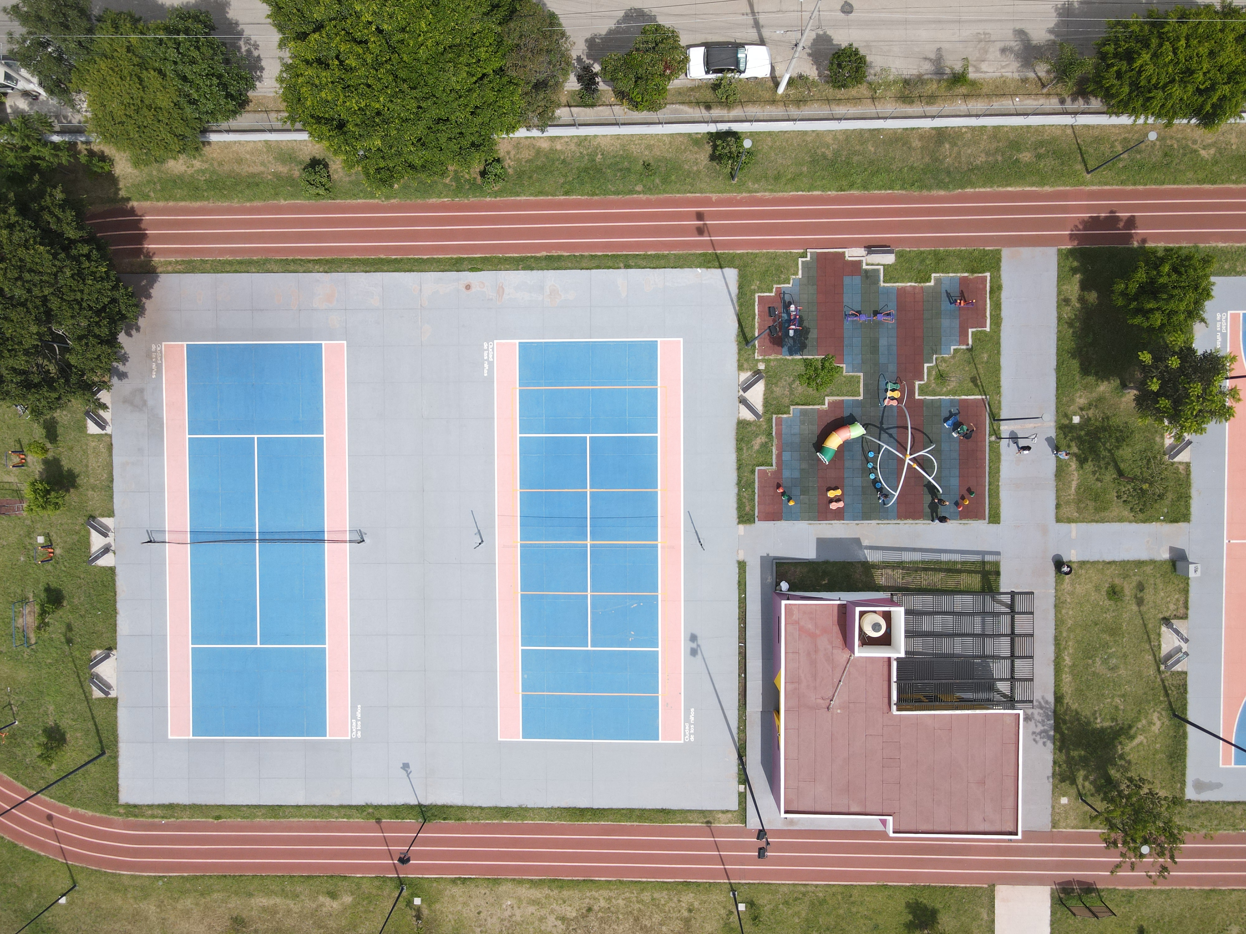UNIDAD DEPORTIVA PARQUES DE TESISTÁN