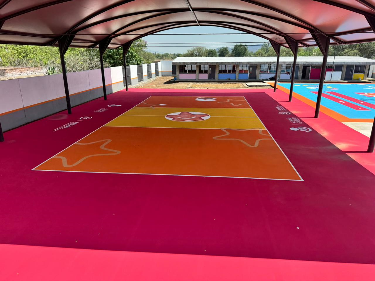CANCHA EN ESCUELA RAFAEL JIMÉNEZ C.C.T. 14DPR0905M