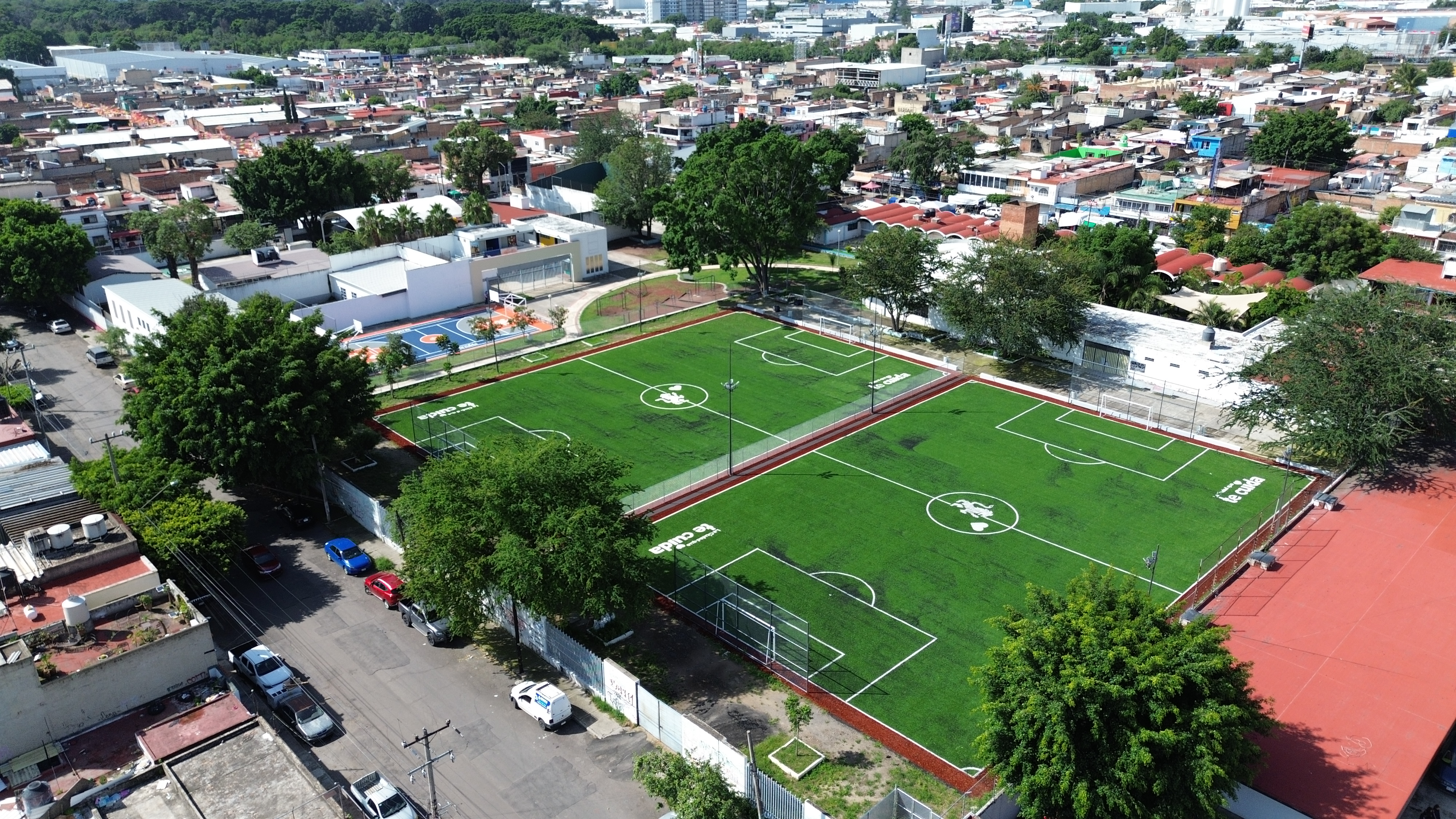 UNIDAD DEPORTIVA #3 HÉROES DE NACOZARI (LA FERRO)
